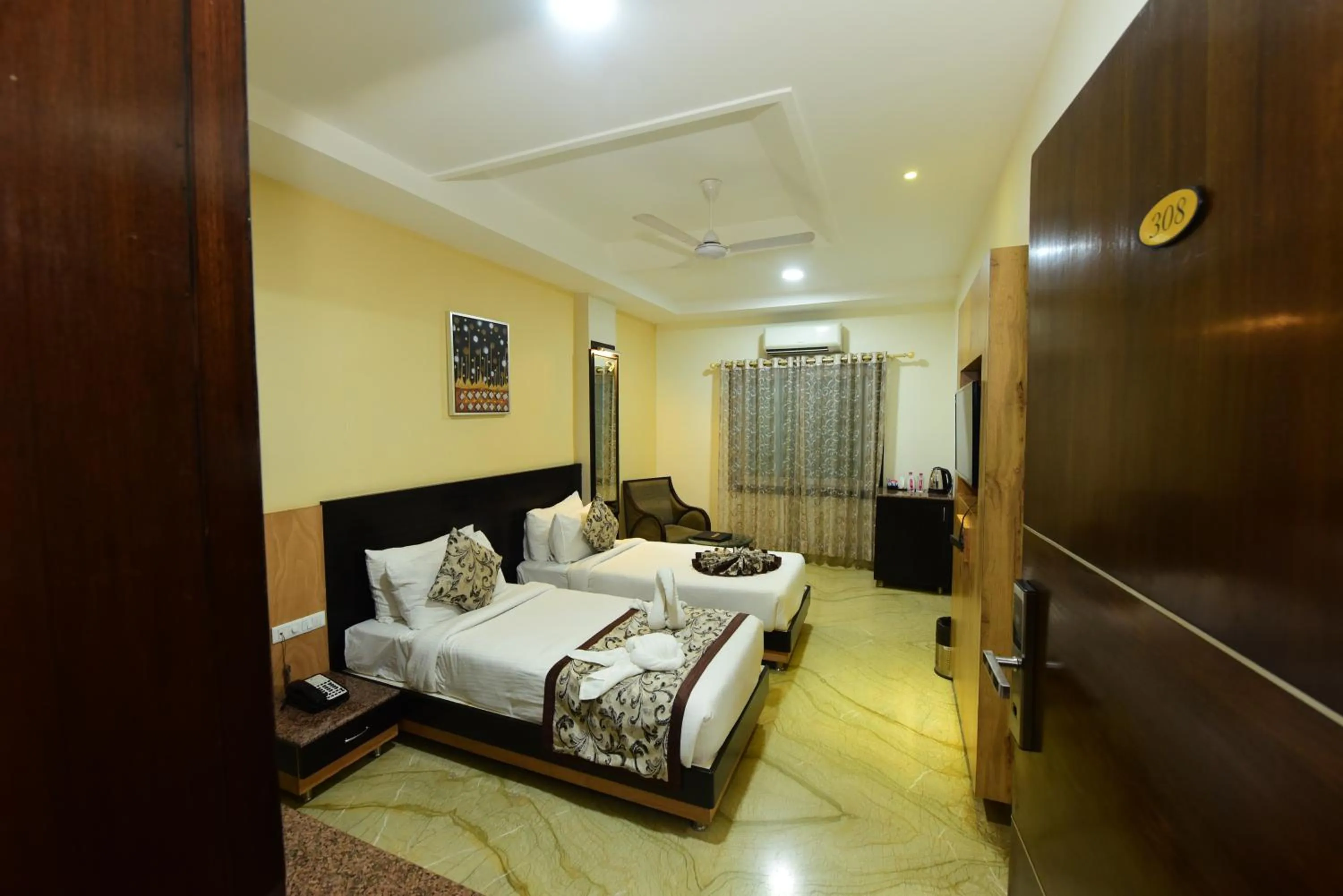 Deluxe Room - single occupancy in Hotel Yois
