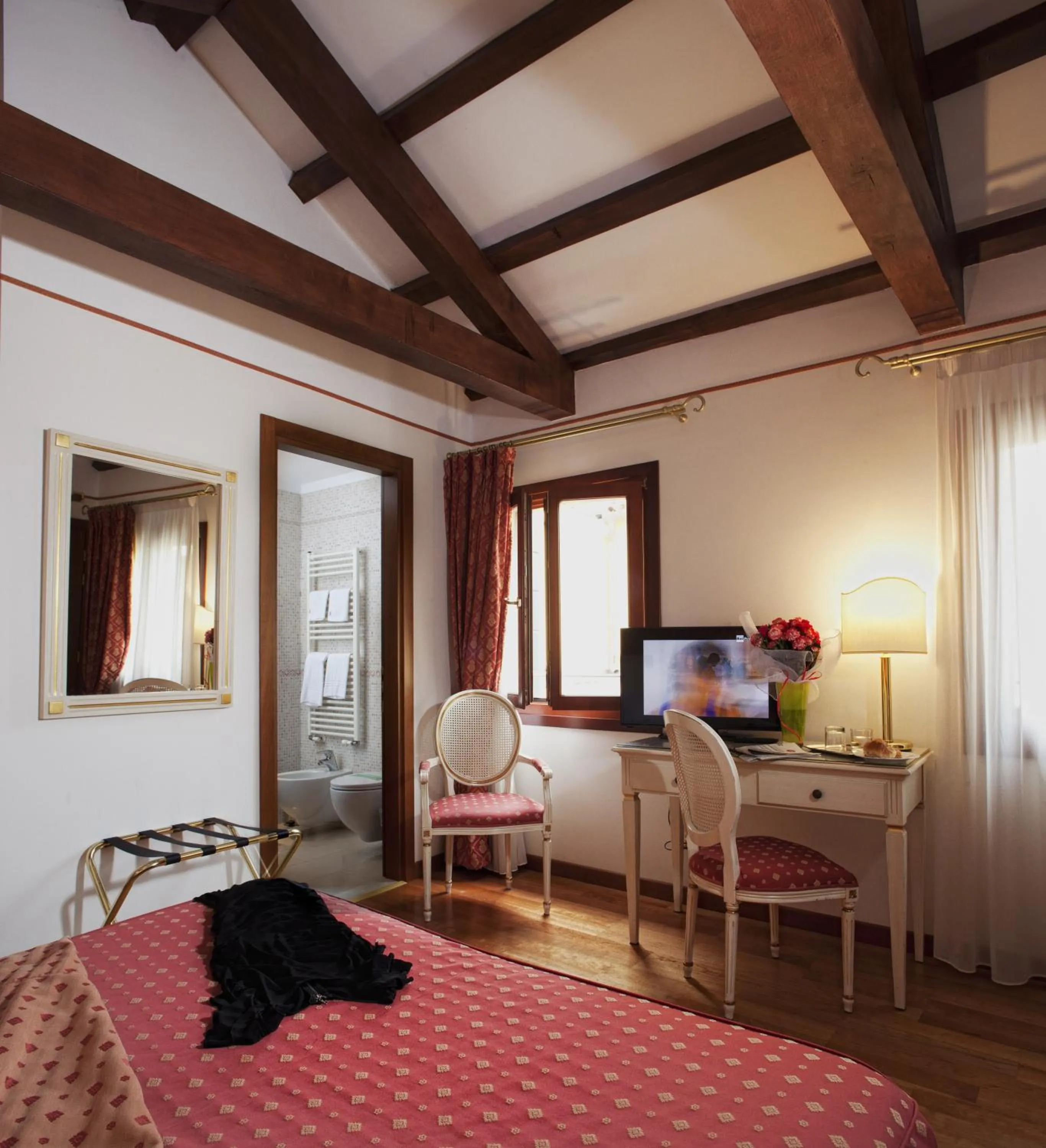 Deluxe Double Room in Hotel Ca' D'Oro - WENICE Deep Culture