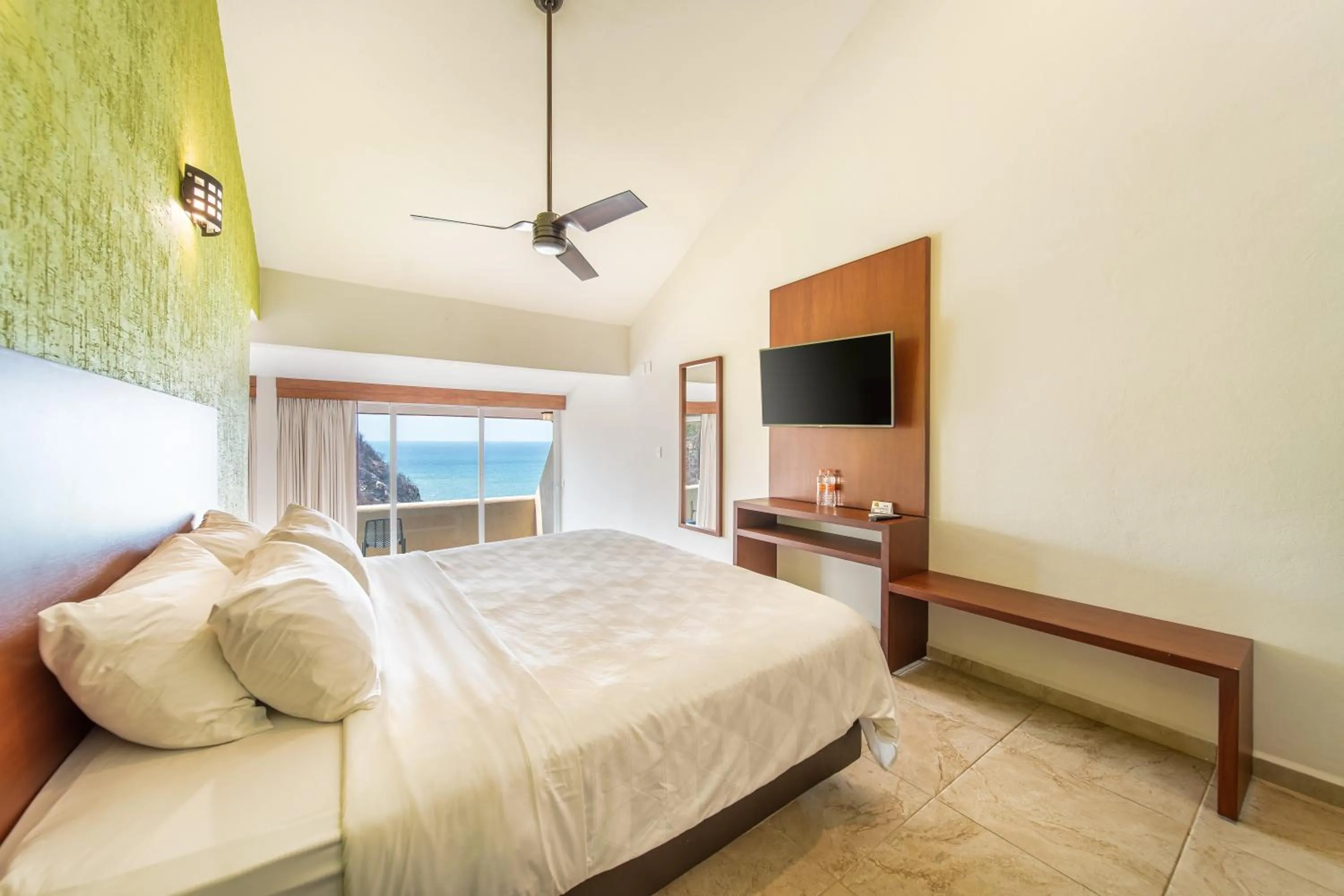 King Room with Sea View in Villas Coral Huatulco