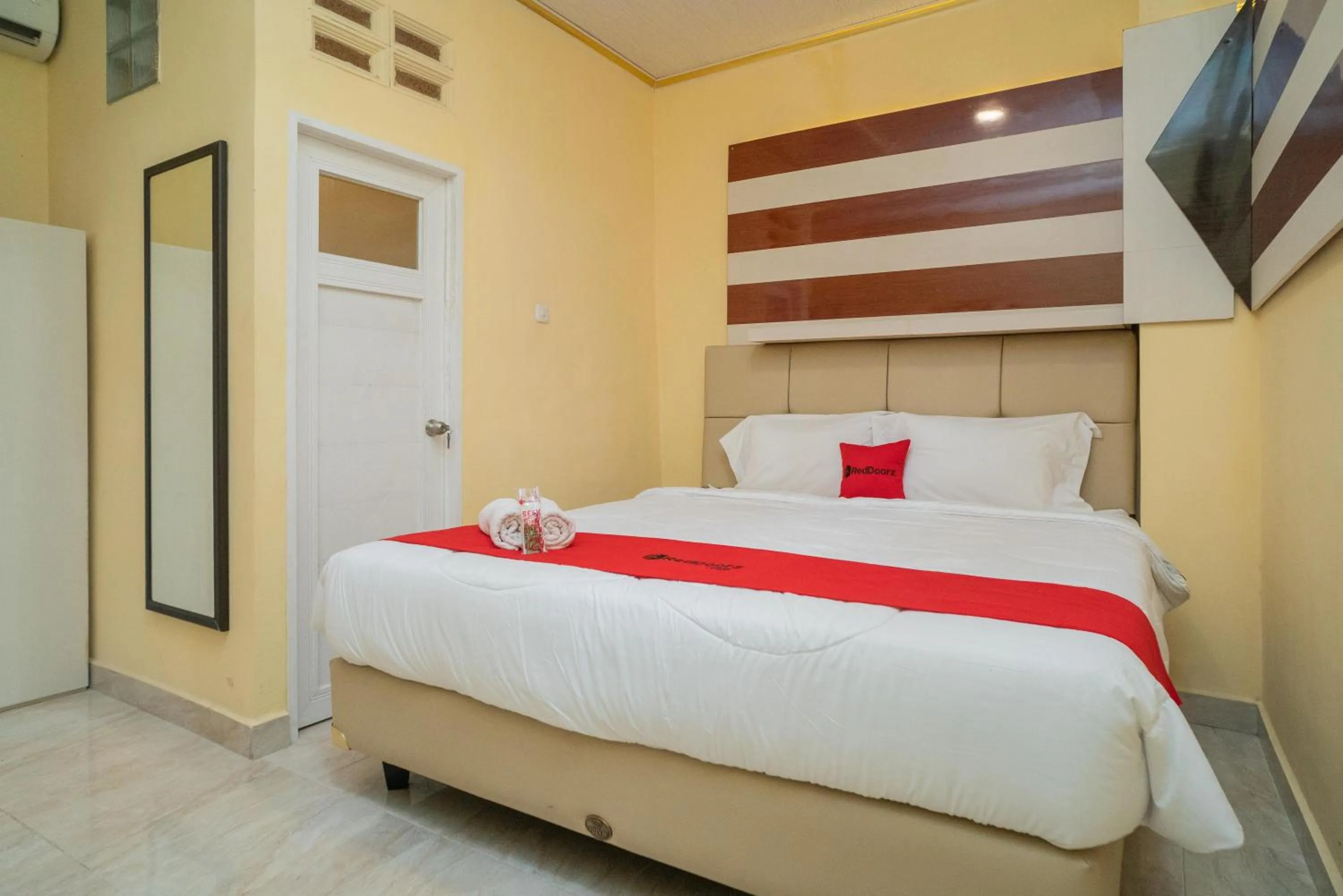 Suite in RedDoorz Plus Syariah near Pasar Turi