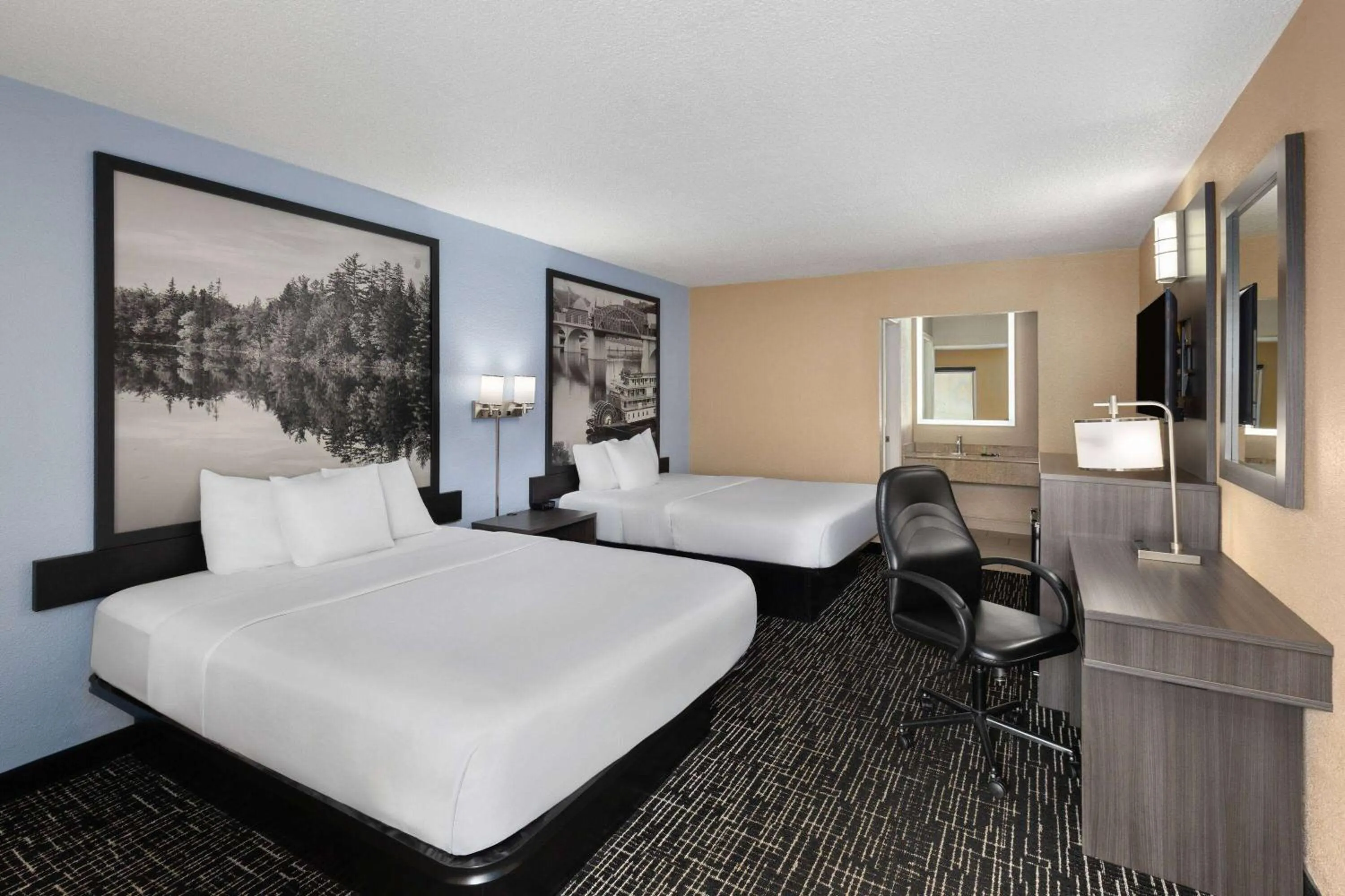 Queen Room with Two Queen Beds - Non-Smoking in Super 8 by Wyndham Paducah I-24 Exit 4