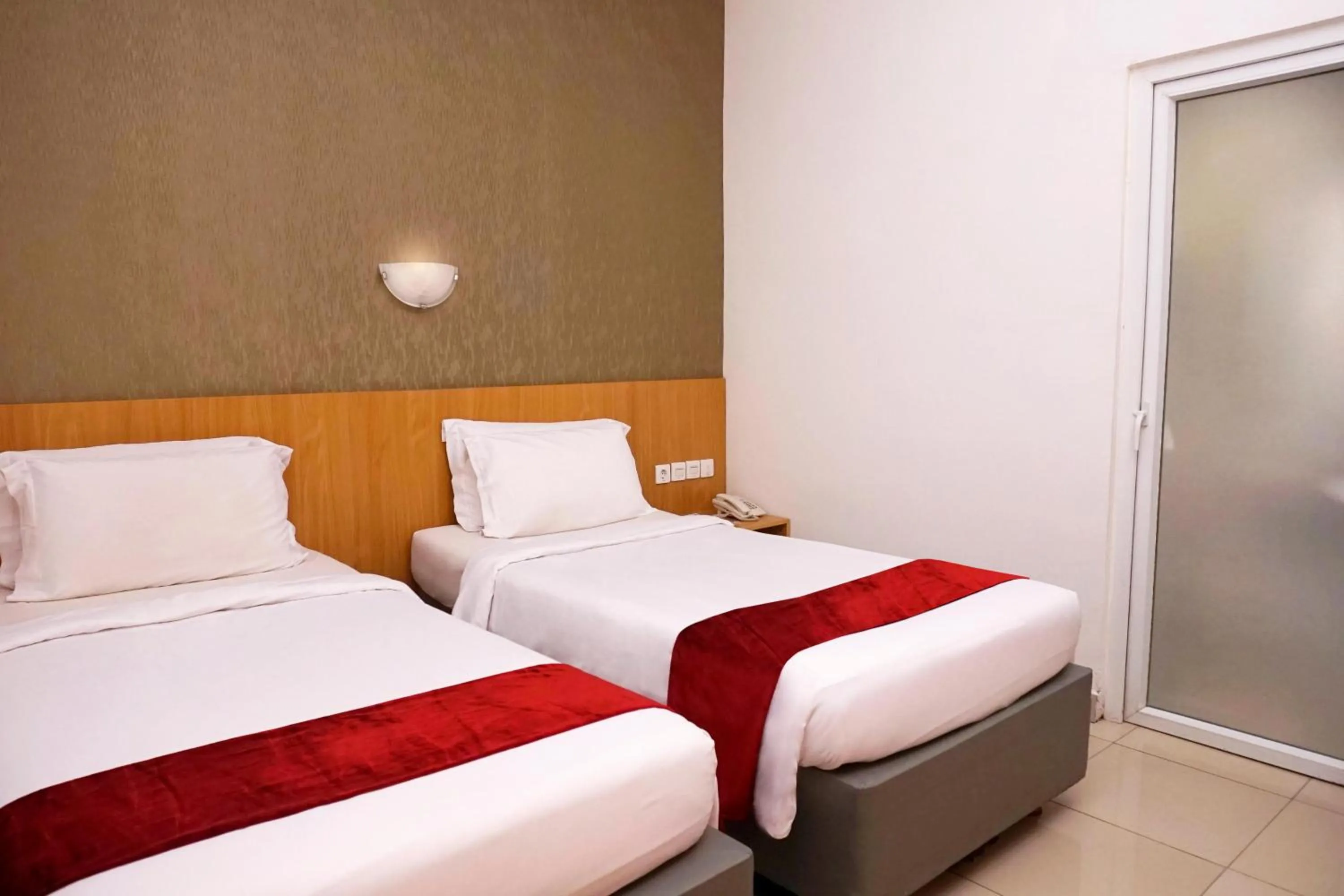 Superior Twin Room in Marilyn Hotel Serpong