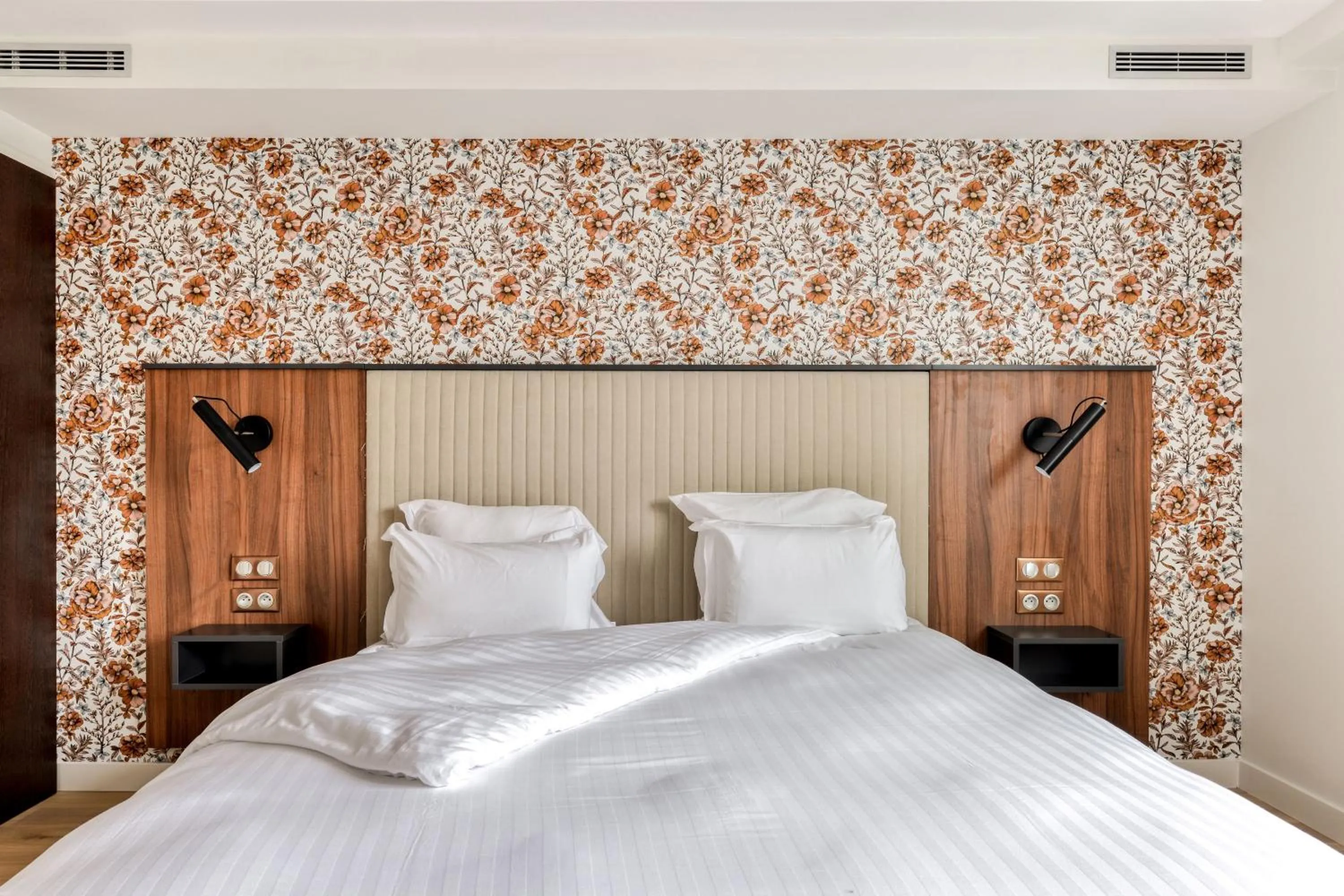 Comfort Double Room in Zenitude Hotel La Valadière, Ascend Hotel Collection