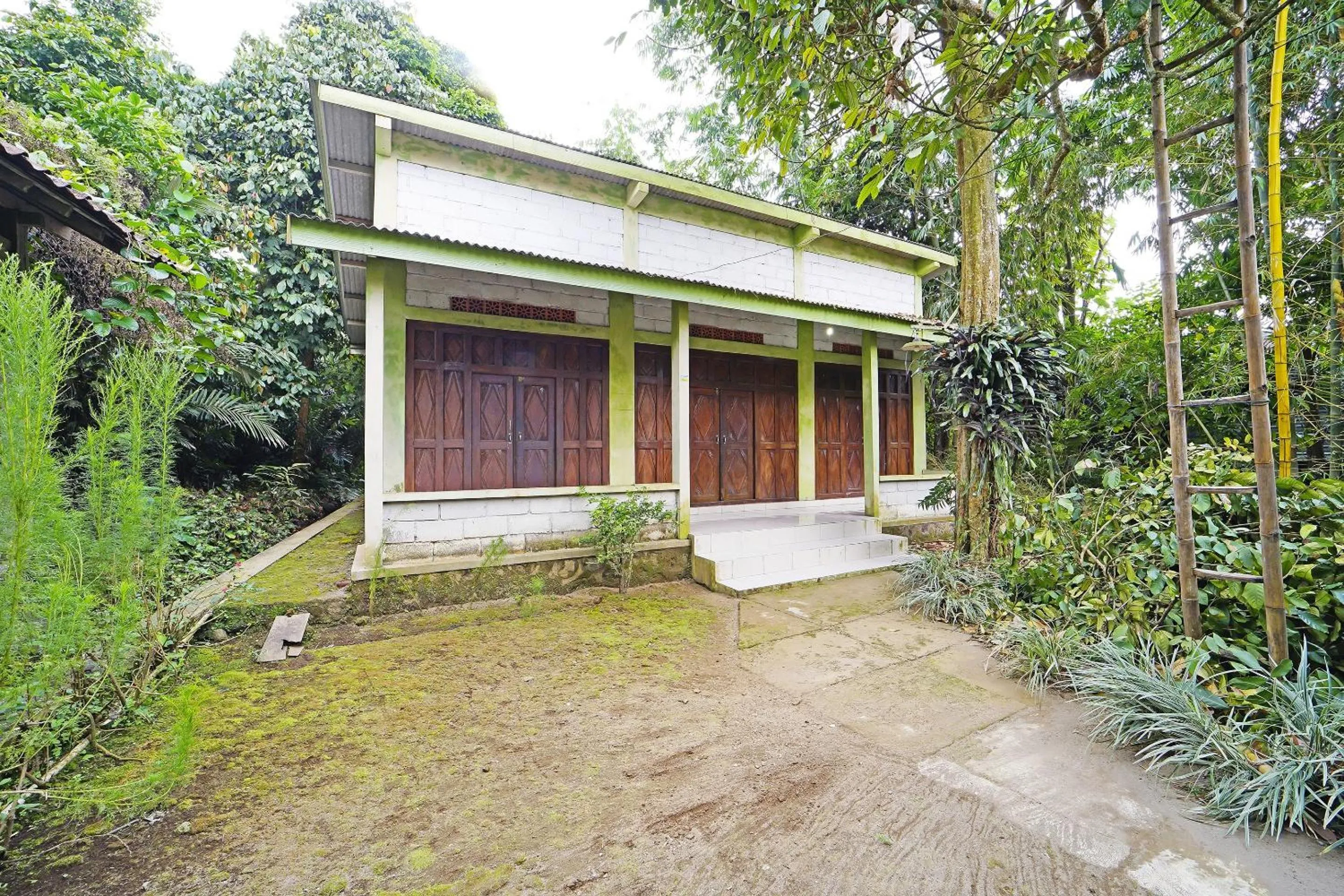 Economy Twin Room in Hotel O Griya Estu Wening