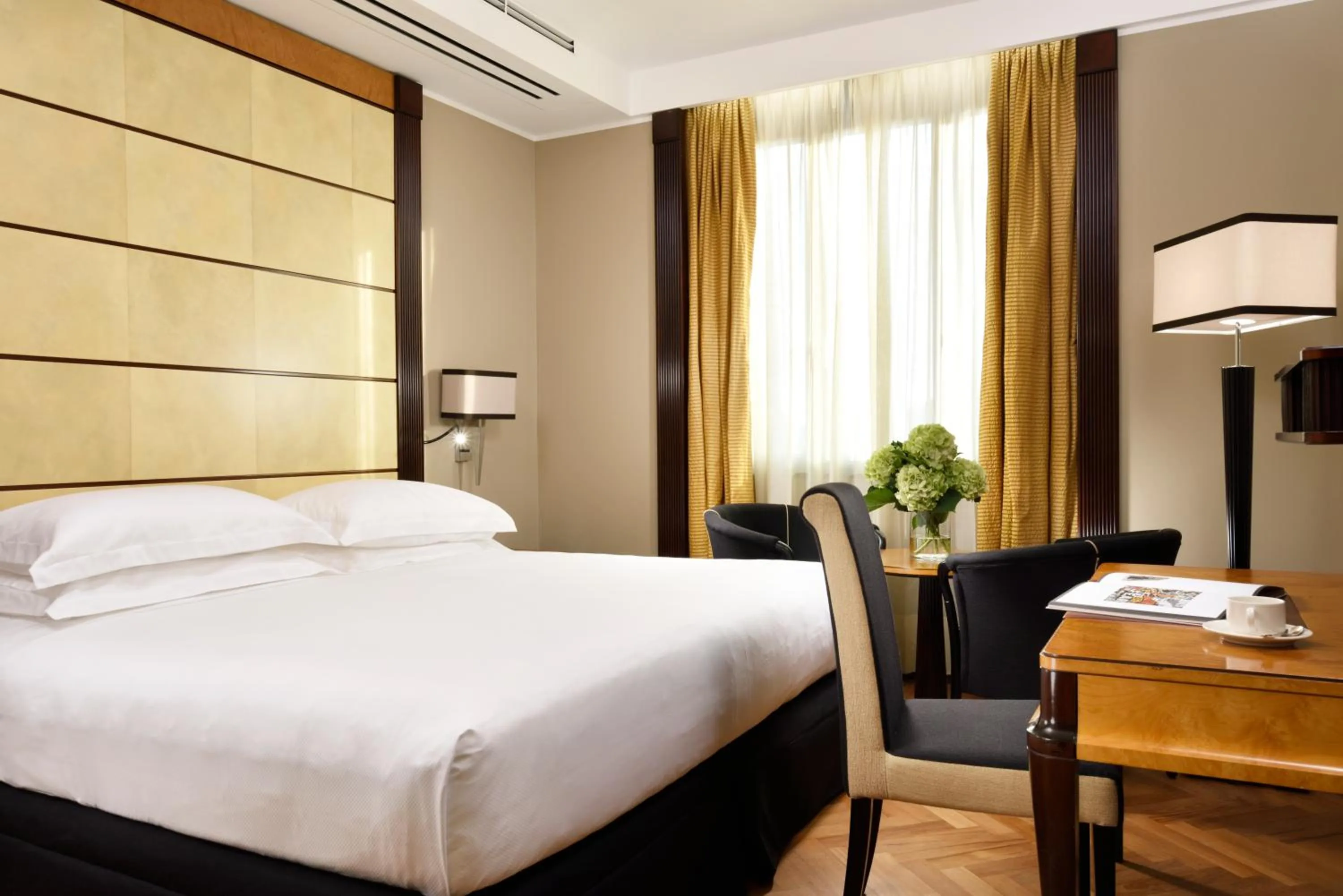 Suite with Sofa Bed in Principi di Piemonte | UNA Esperienze