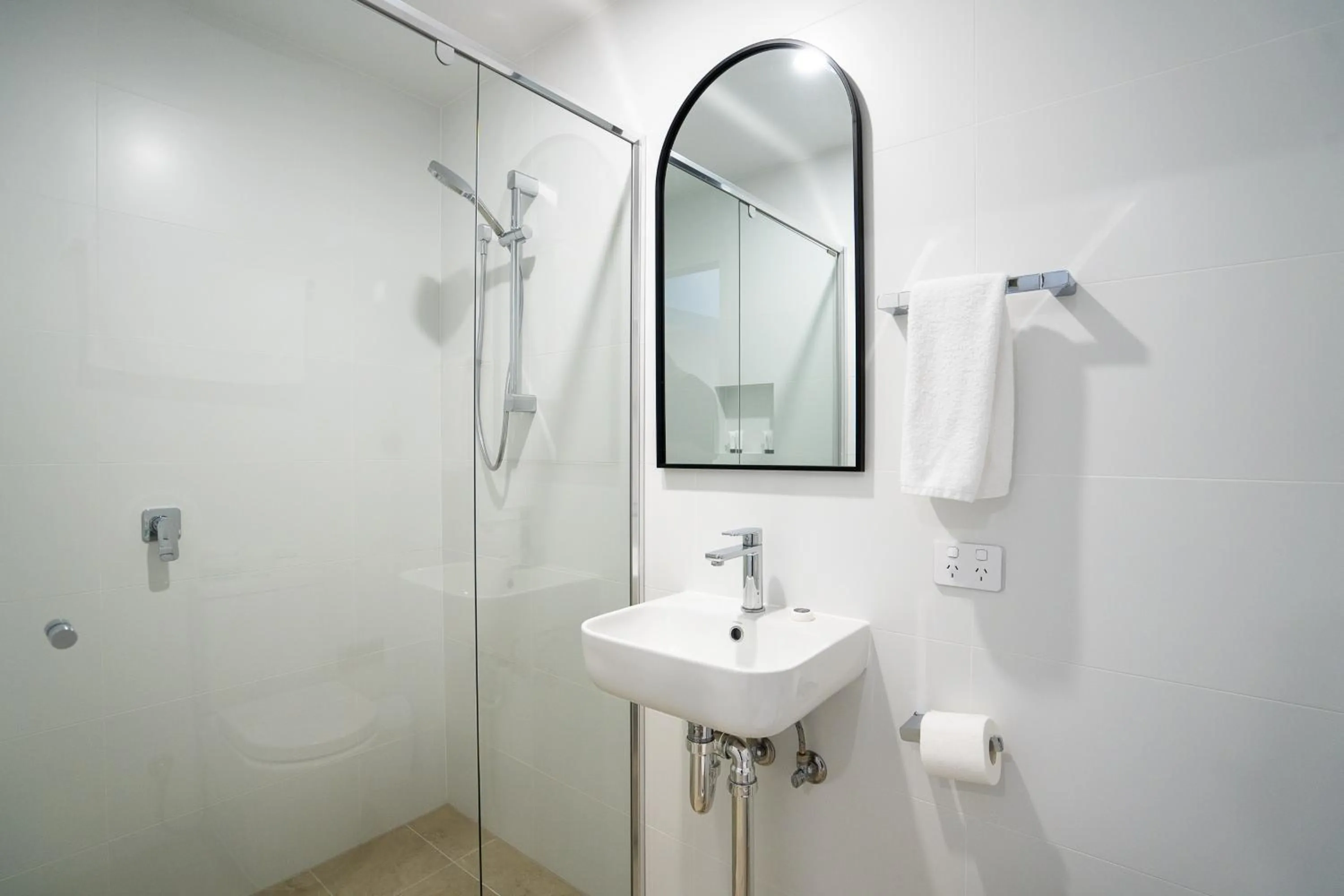 Standard Twin Room in The Belmont Hotel