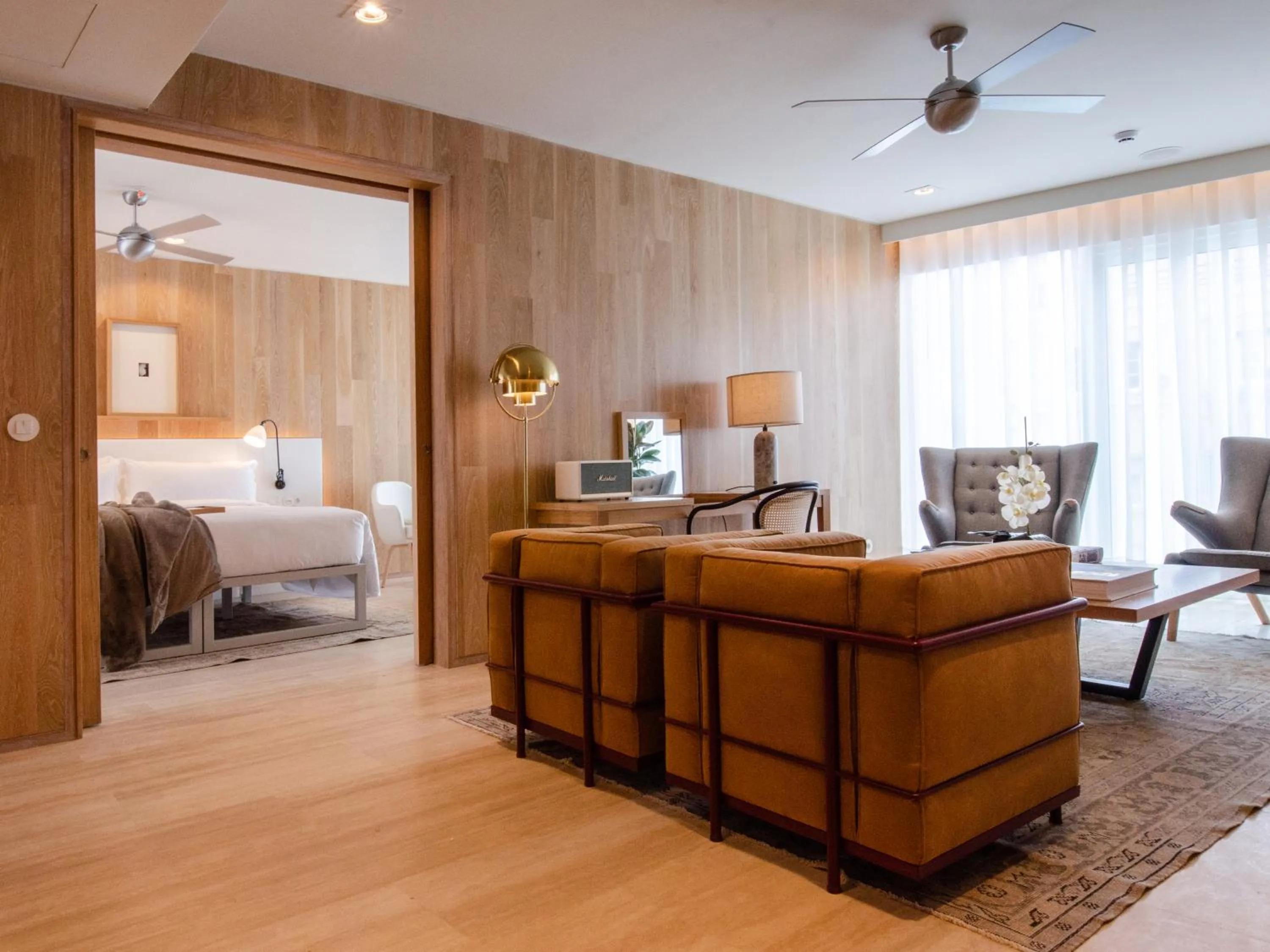 Contemporary Master Suite in Browns Avenue Hotel