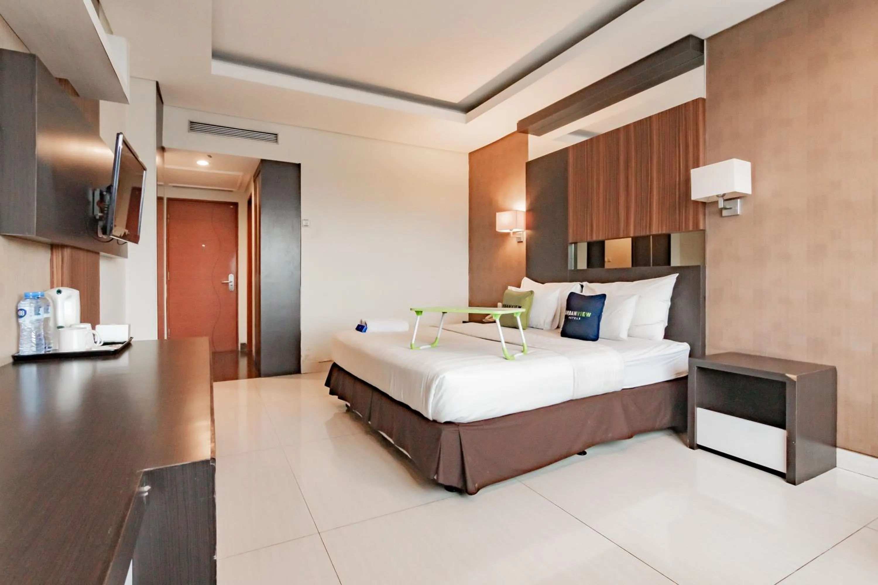 Superior Double Room in Urbanview Hotel Newton Riau Bandung by RedDoorz