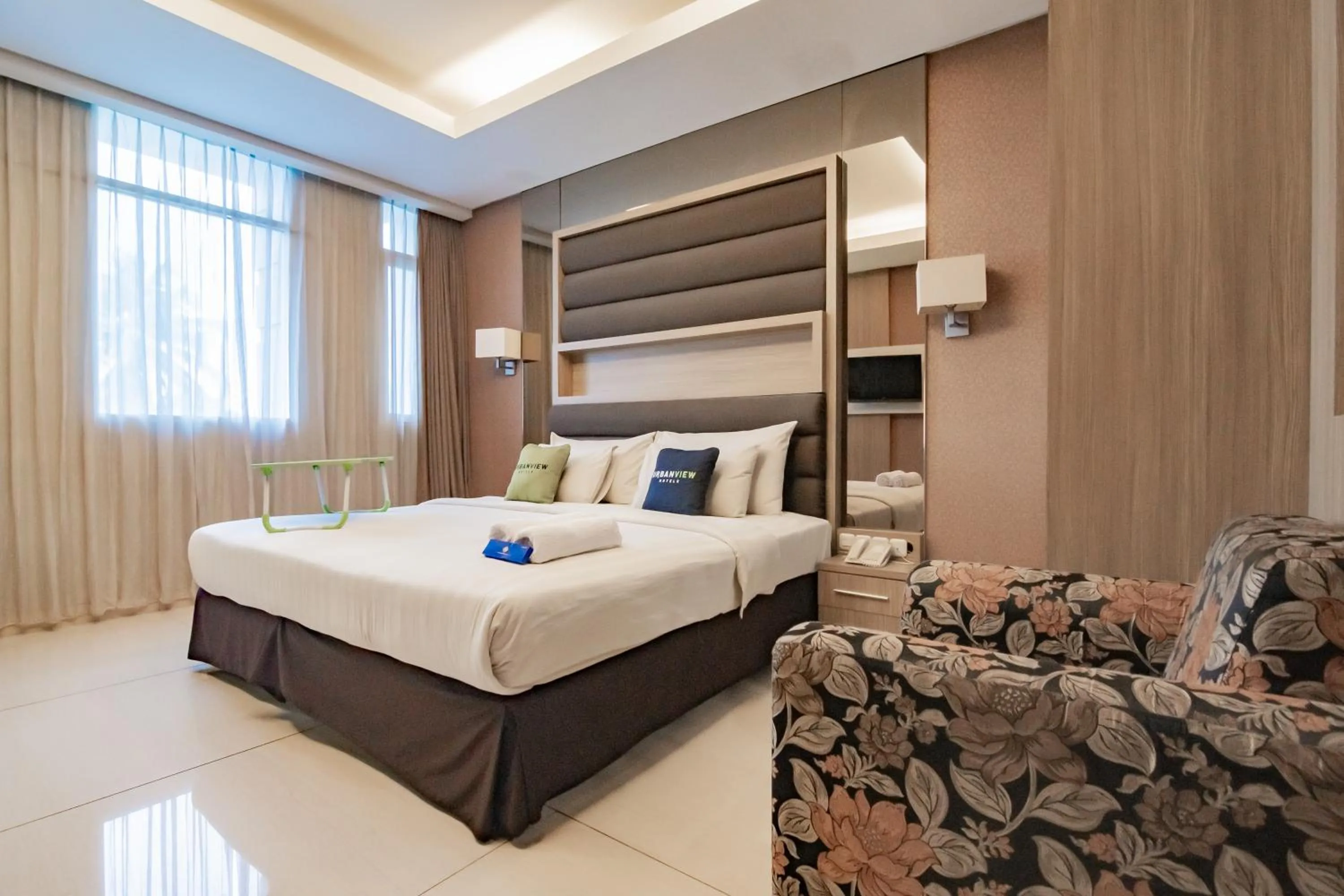 Suite in Urbanview Hotel Newton Riau Bandung by RedDoorz