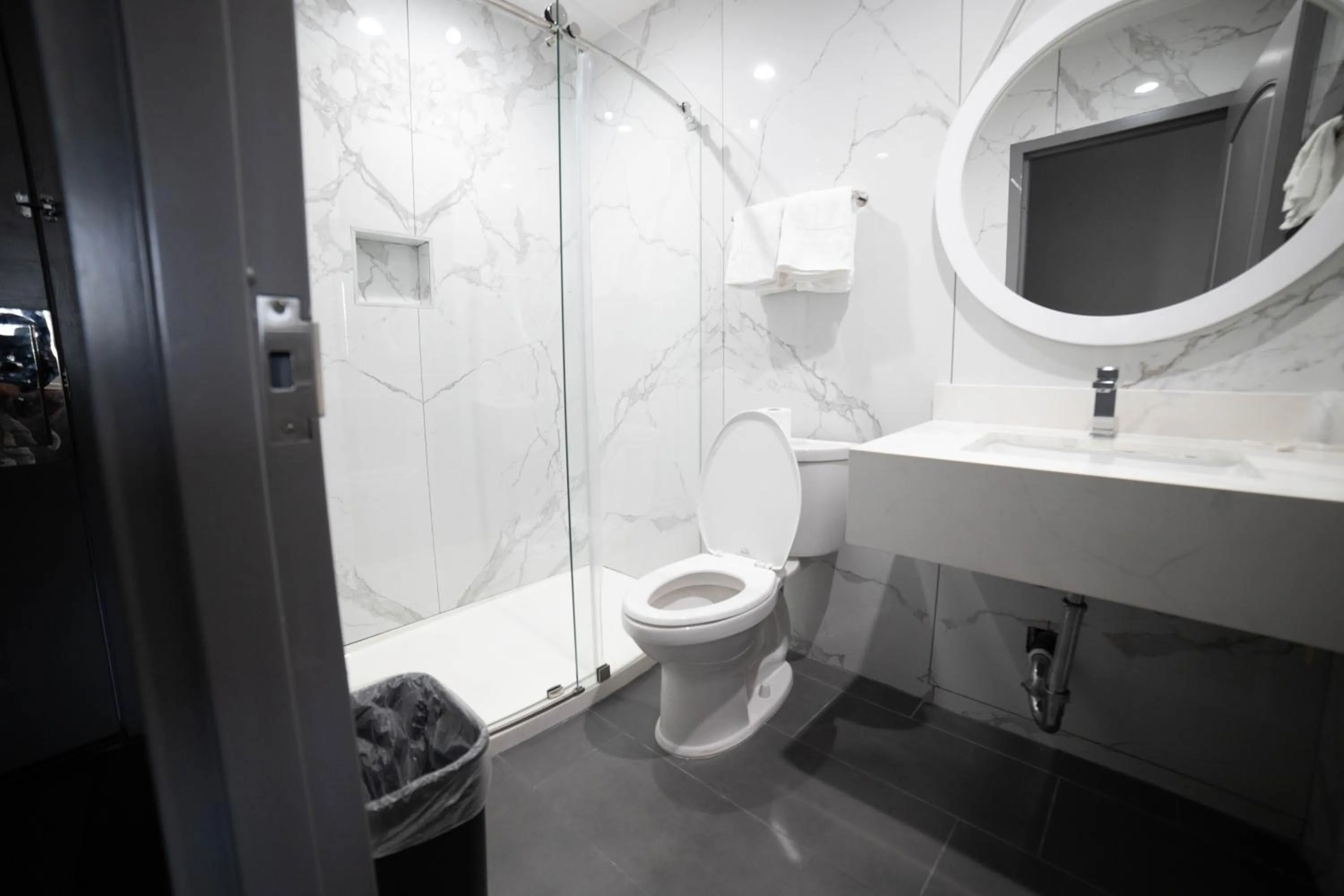 Standard King Room in Palms Motel