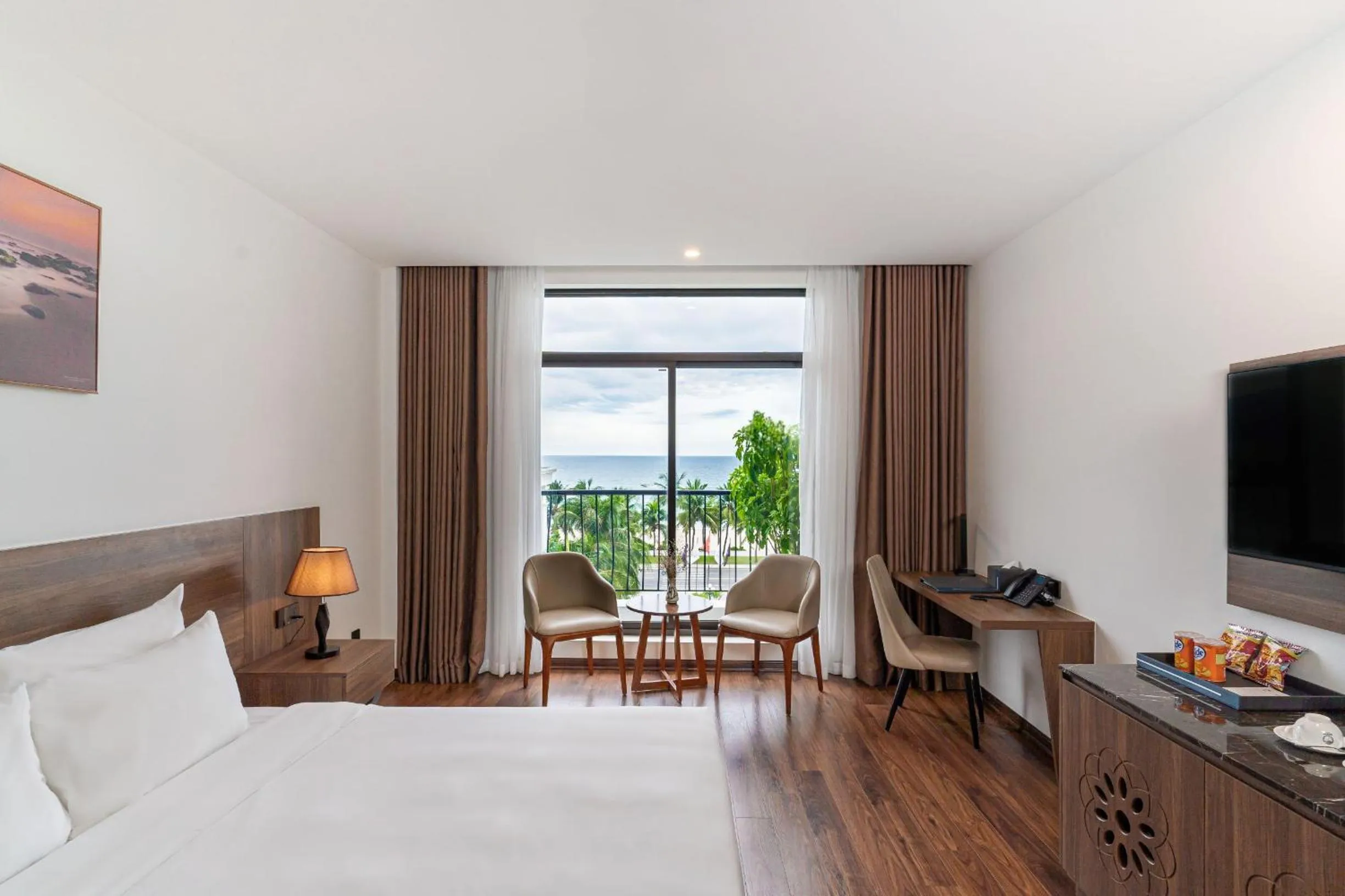 Deluxe Double Room with Sea View in Nesta Hotel Da Nang