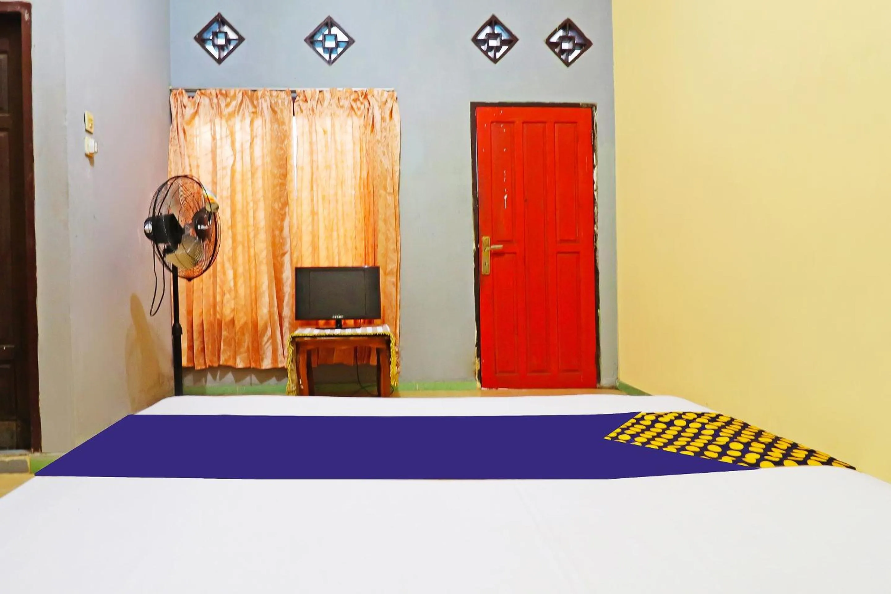 Budget Double Room in Hotel O Kanjeng Mami Homestay Syariah