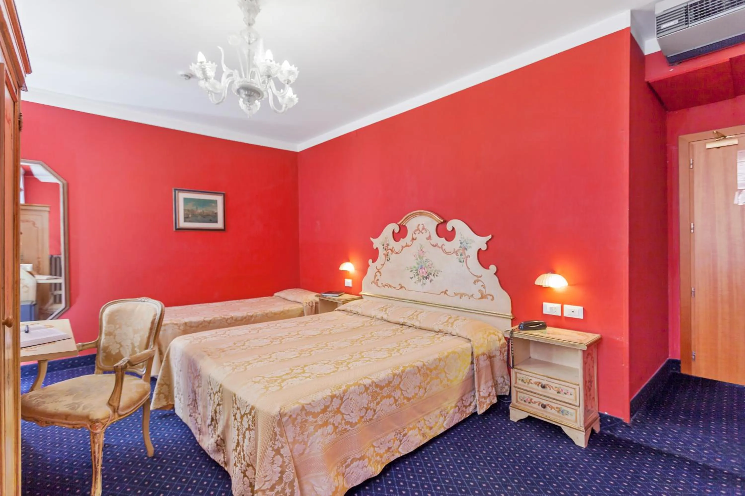 Quadruple Room in Hotel Malibran