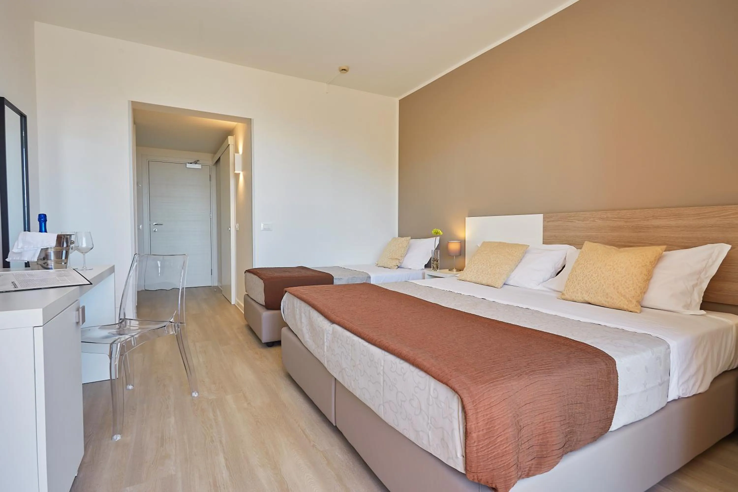 Standard Triple Room with Partial View in Hotel Bel 3