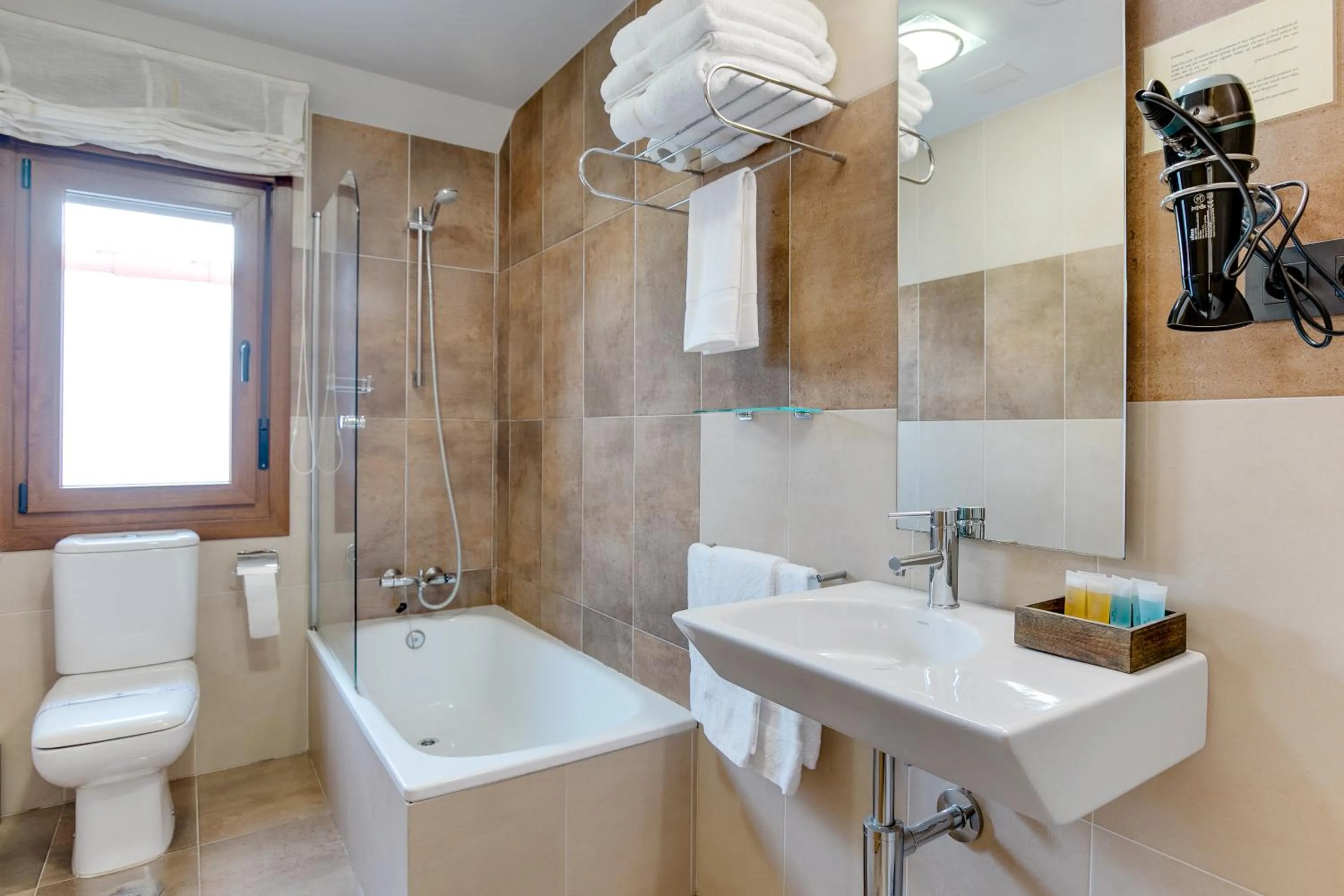 Double or Twin Room in Hotel Rural Campaniola