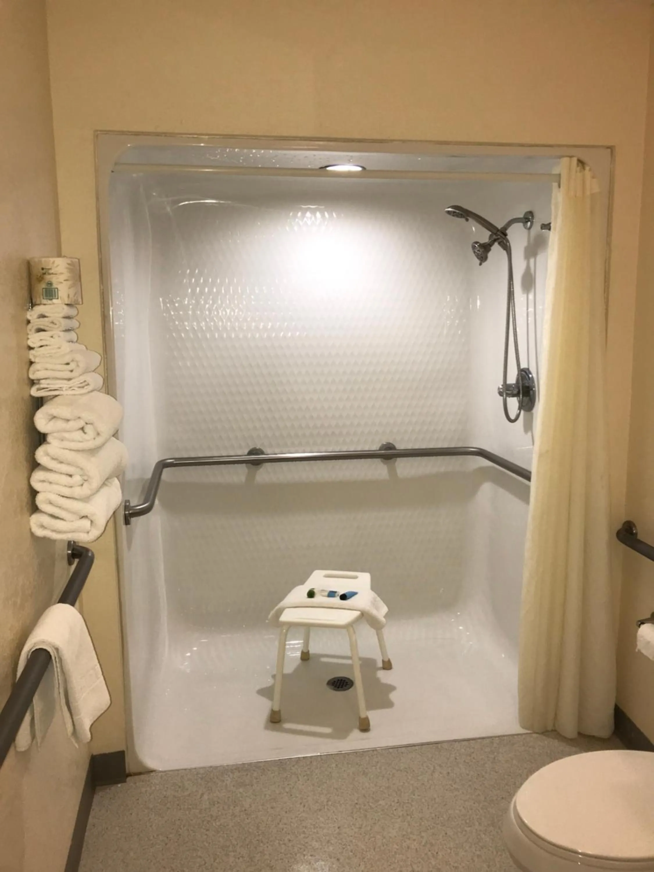 Standard Queen Room with Two Queen Beds in Chadron Inn & Suites