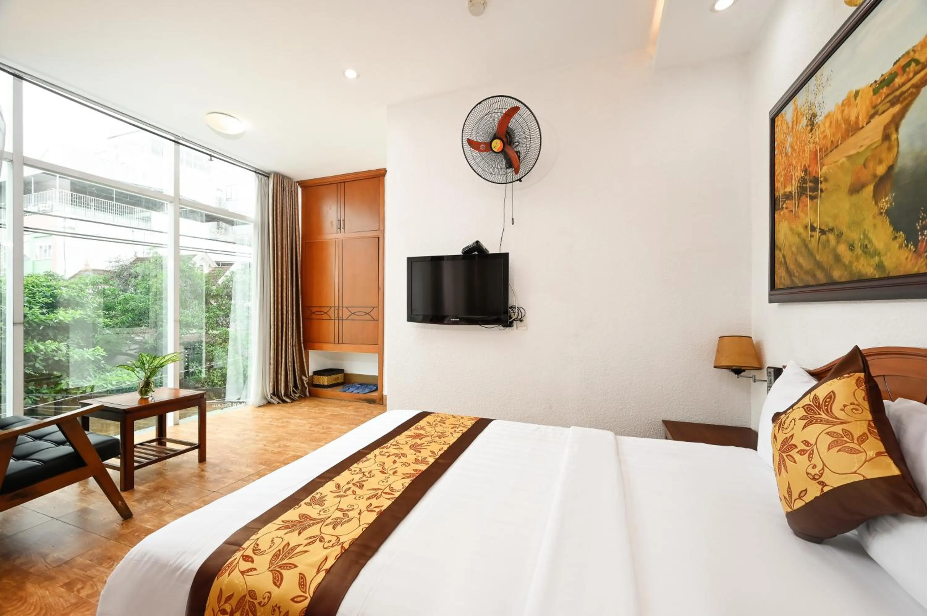 Deluxe Family Room in Queen Hotel Saigon Airport