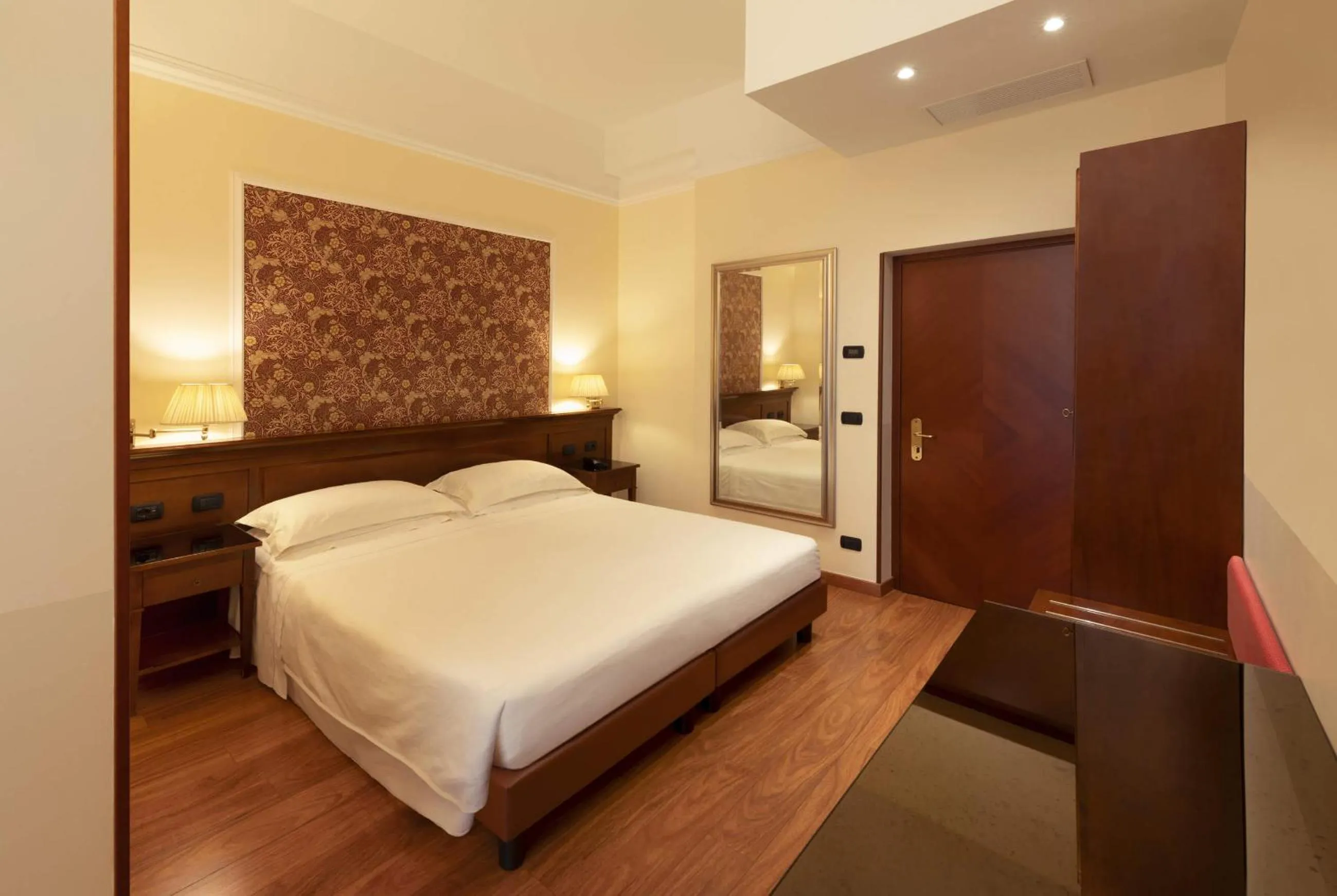 Classic Double or Twin Room in Lancaster Hotel