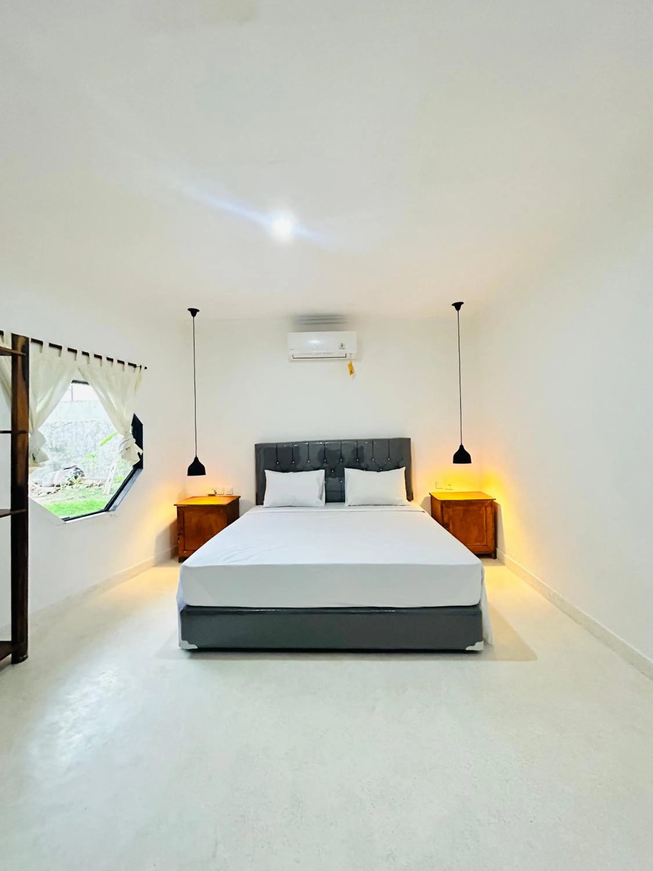 Deluxe Double Room in Surfers Beachfront Lombok