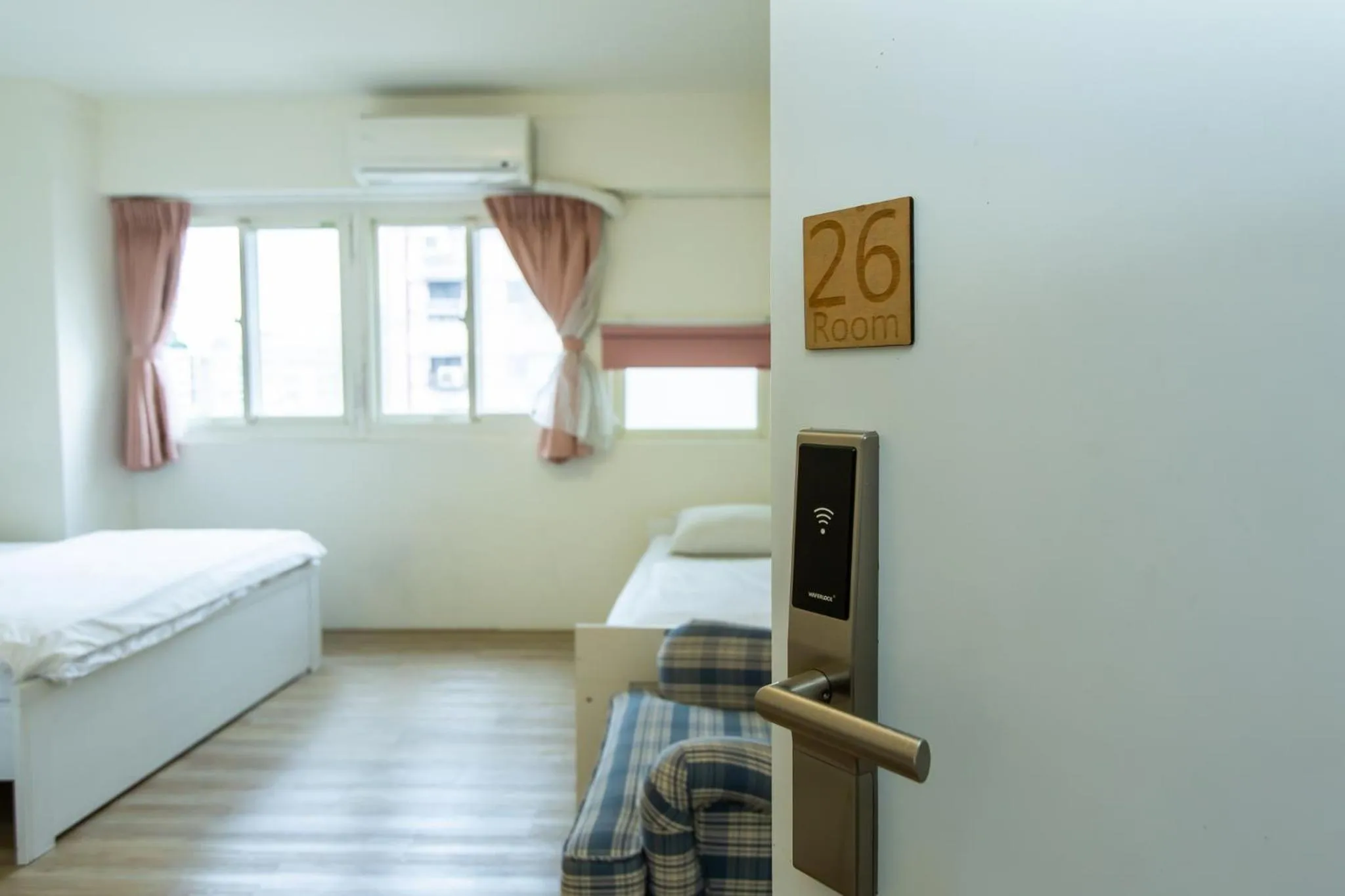 Comfort Triple Room with Shower in Mr. Lobster’s Secret Den design hostel