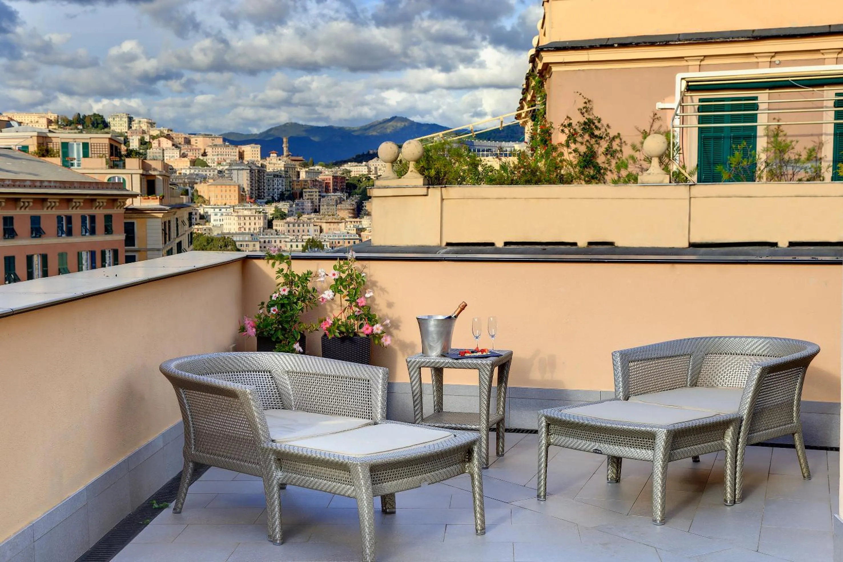 Junior Suite with Terrace and Spa Access in Meliá Genova