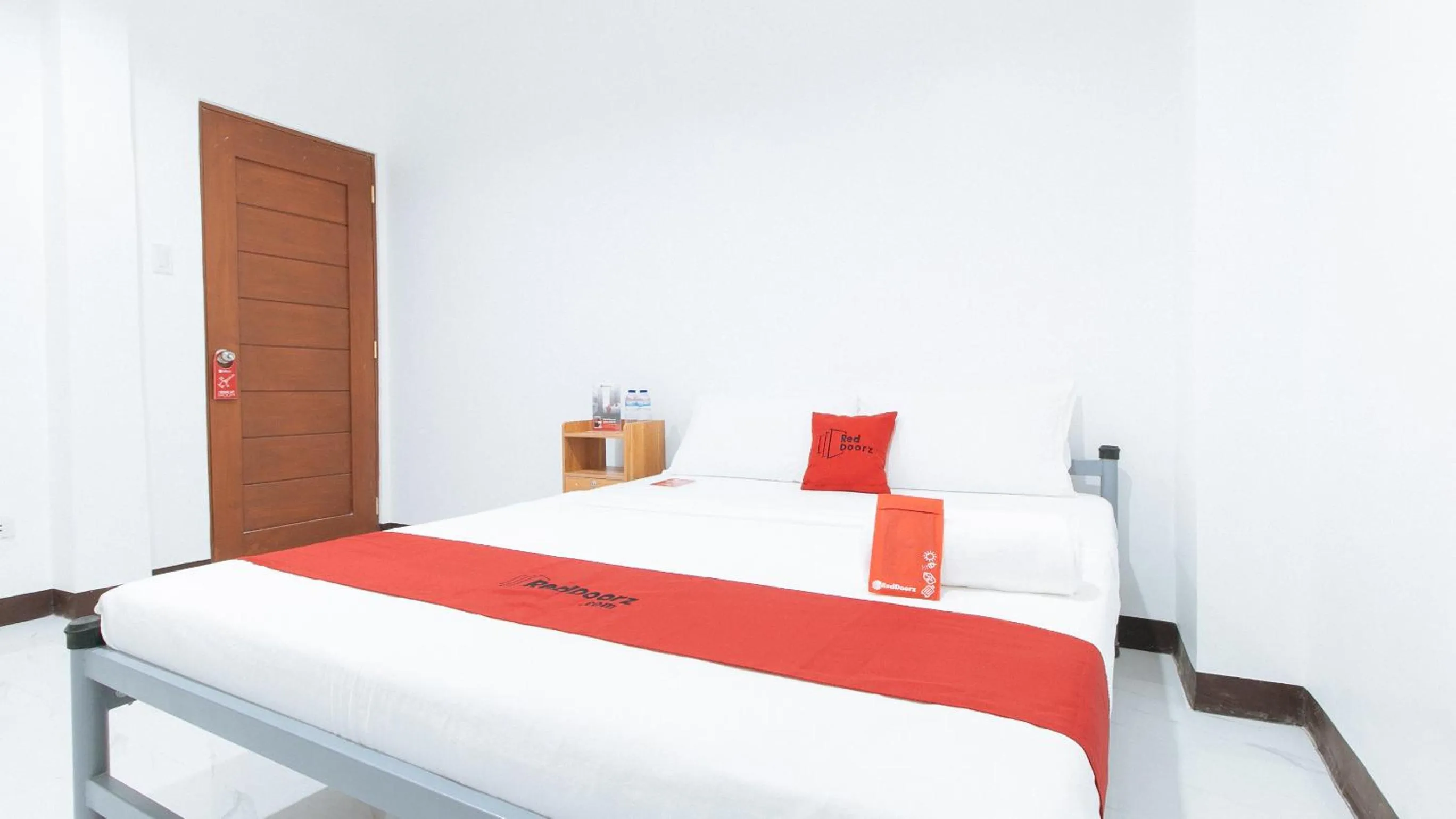 Standard Double Room in RedDoorz Hostel @ Ritz Place Baguio