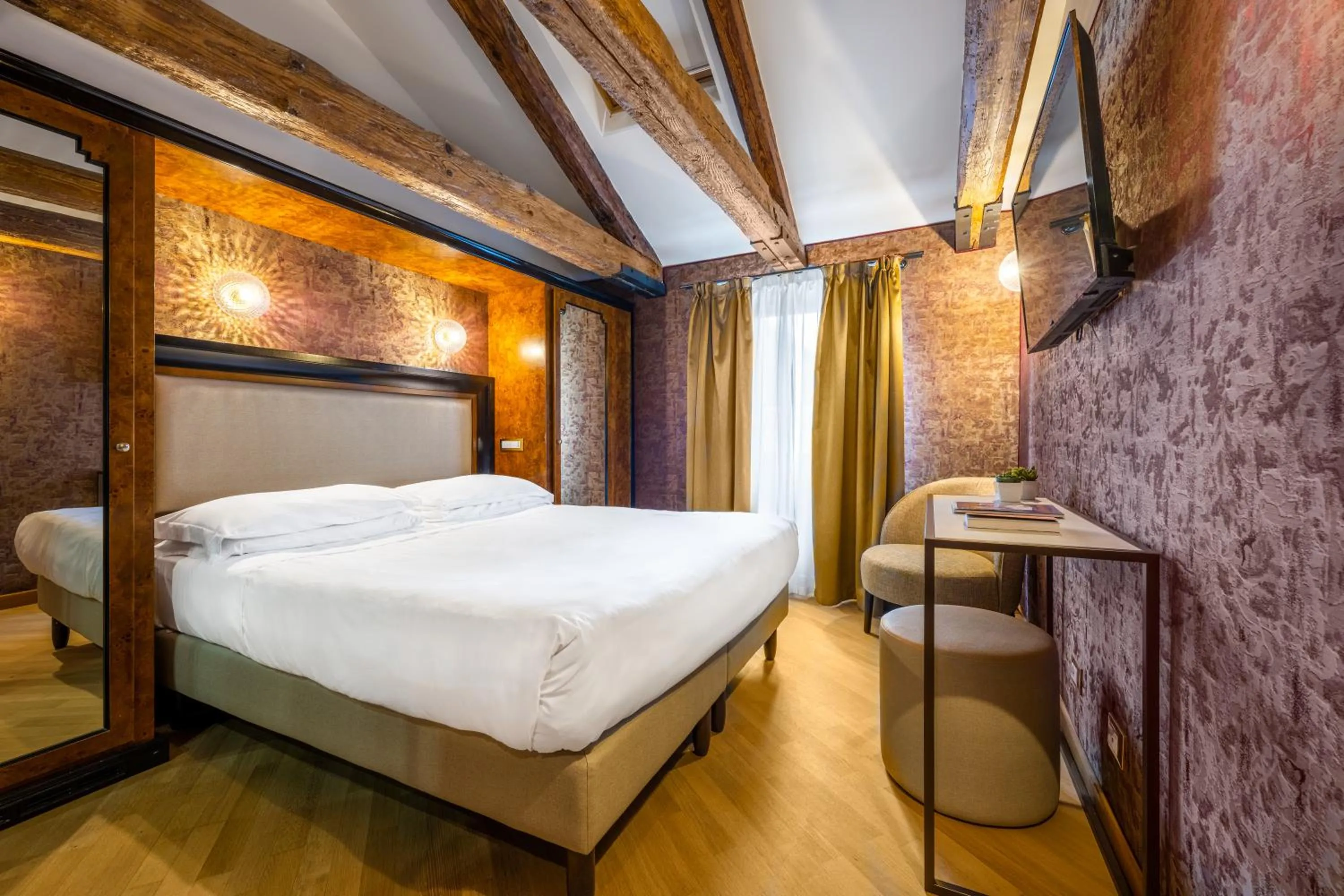 Superior Double Room in Hotel Paganelli