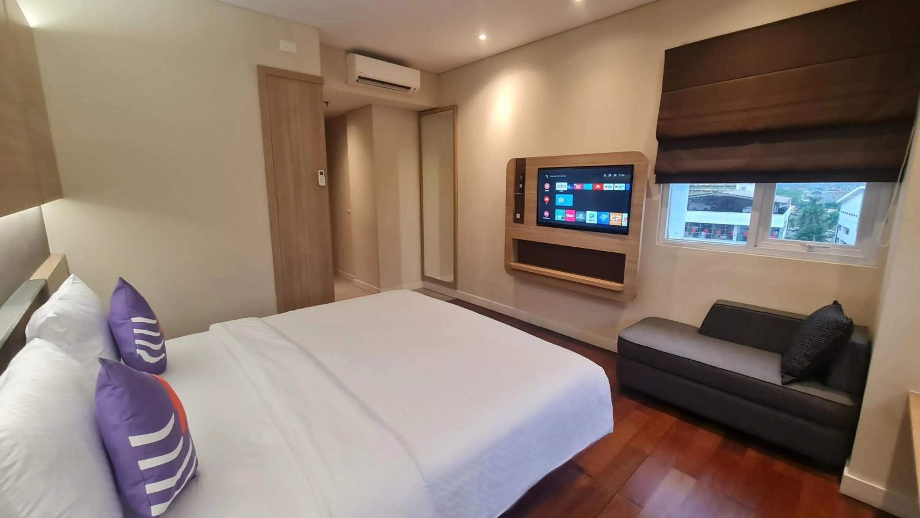 Deluxe Double Room in FOX Lite Grogol Jakarta