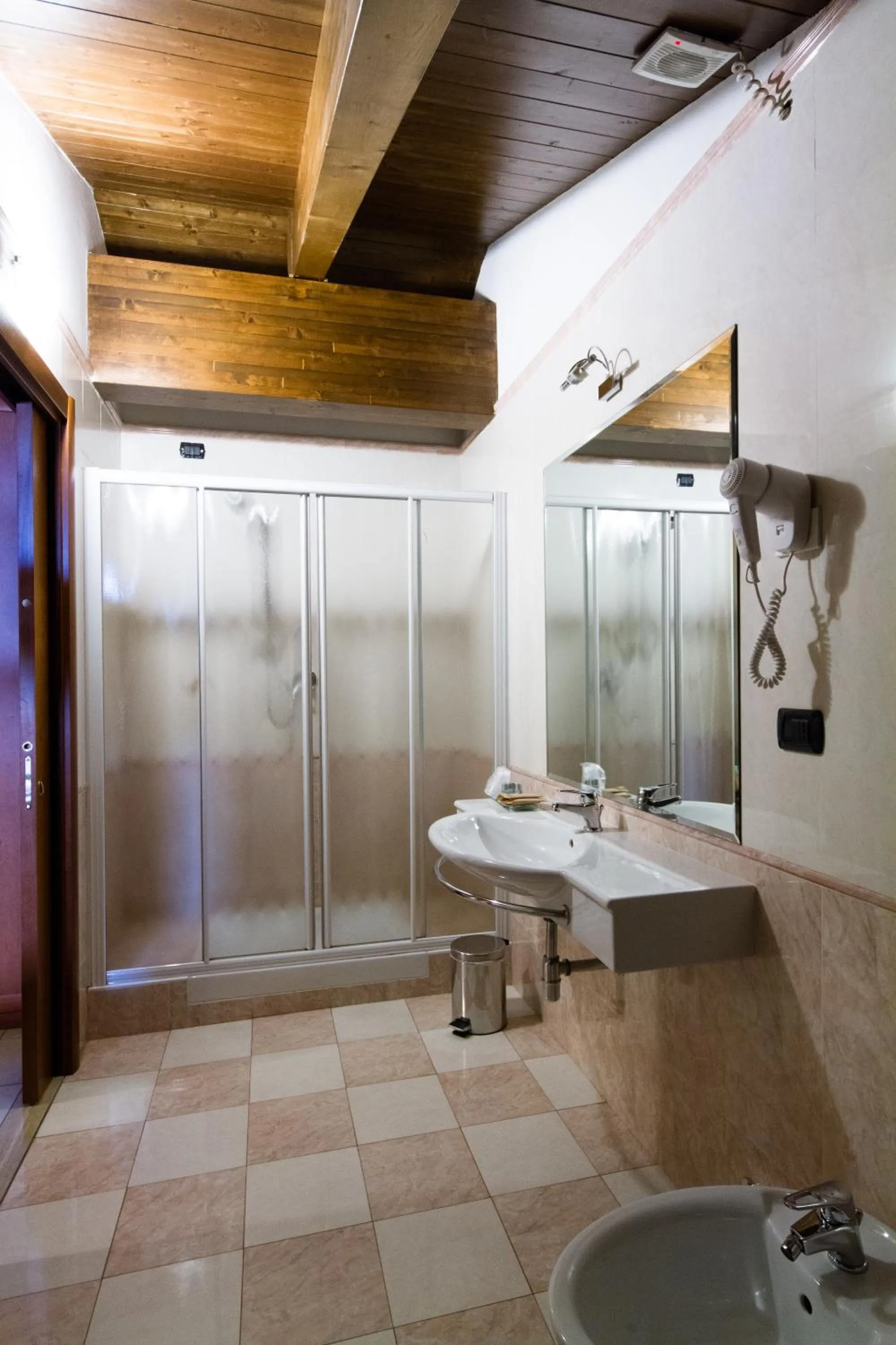 Standard Quadruple Room - single occupancy in Vald Hotel