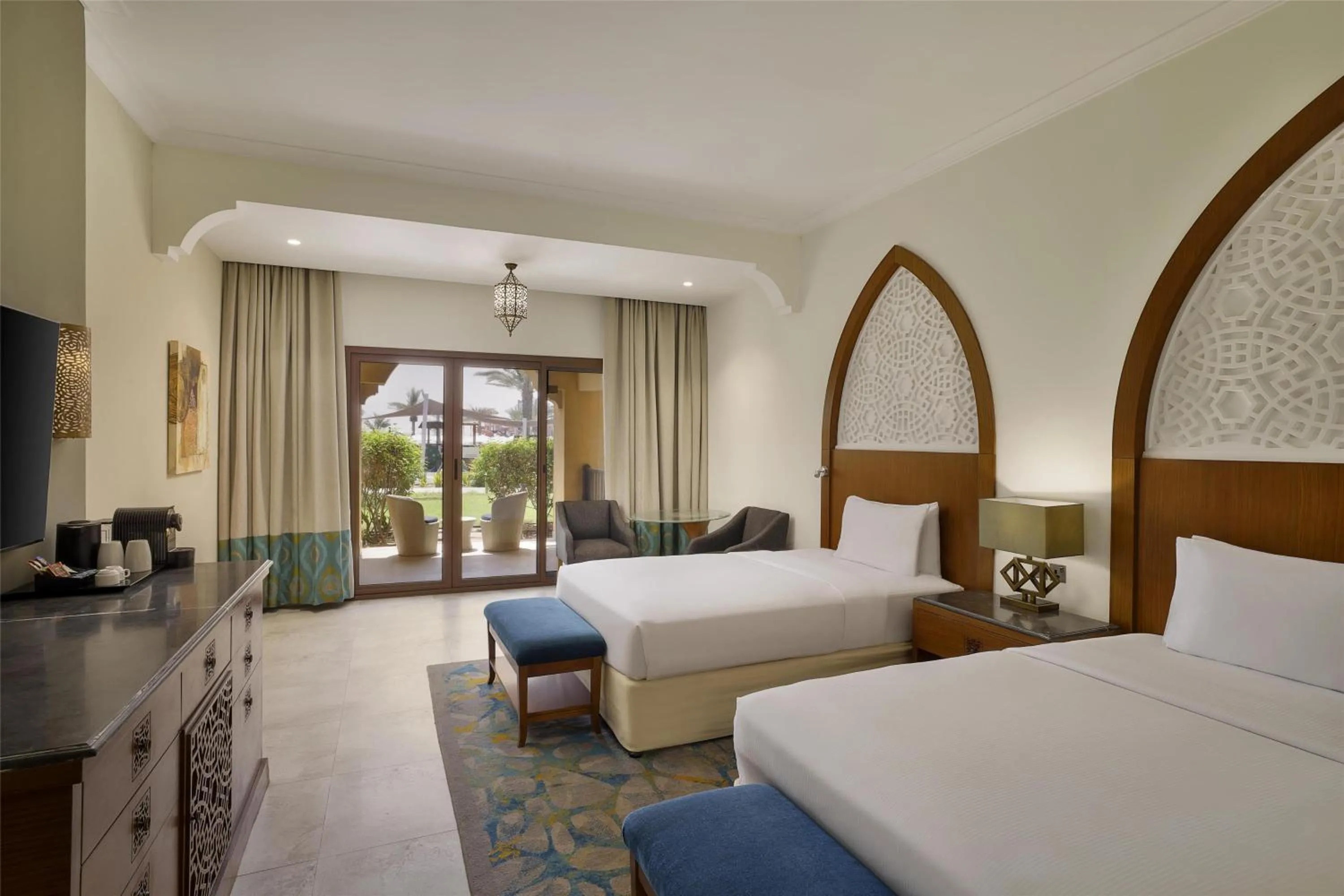 Deluxe Twin Room with Garden View in DoubleTree by Hilton Resort & Spa Marjan Island