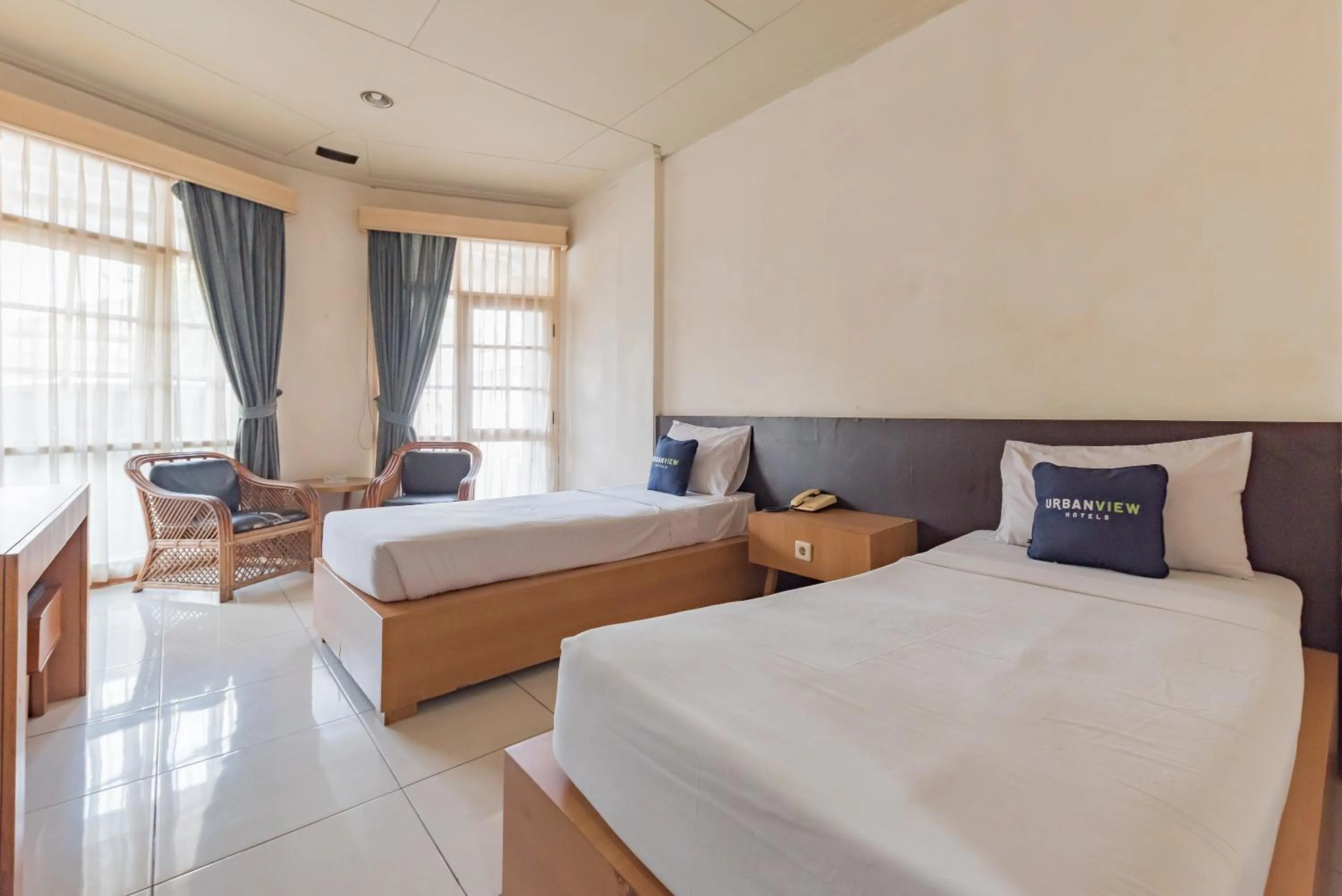 Standard Twin Room in Urbanview Hotel Crown Tasikmalaya by RedDoorz