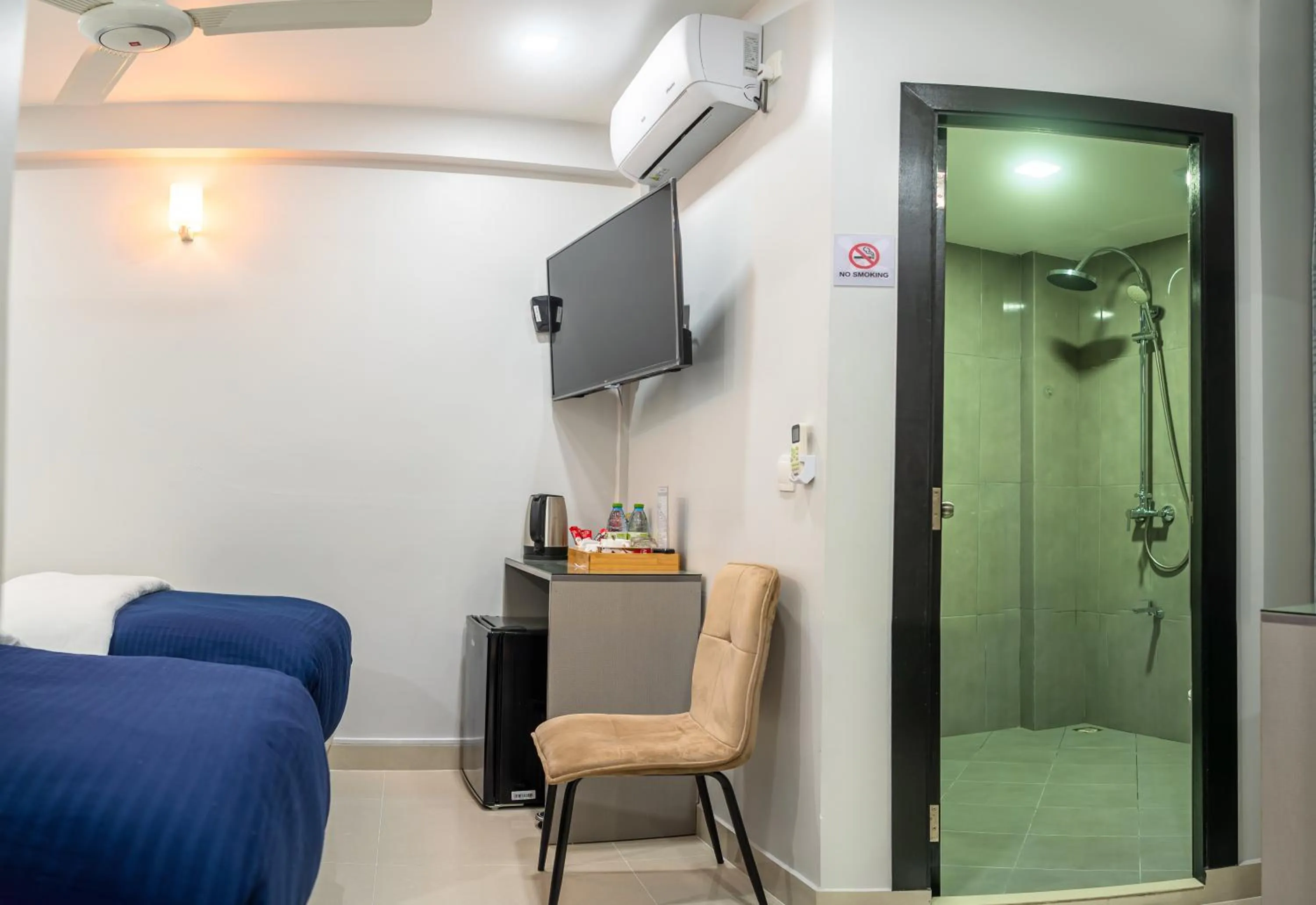 Deluxe Double or Twin Room - single occupancy in Tour Inn