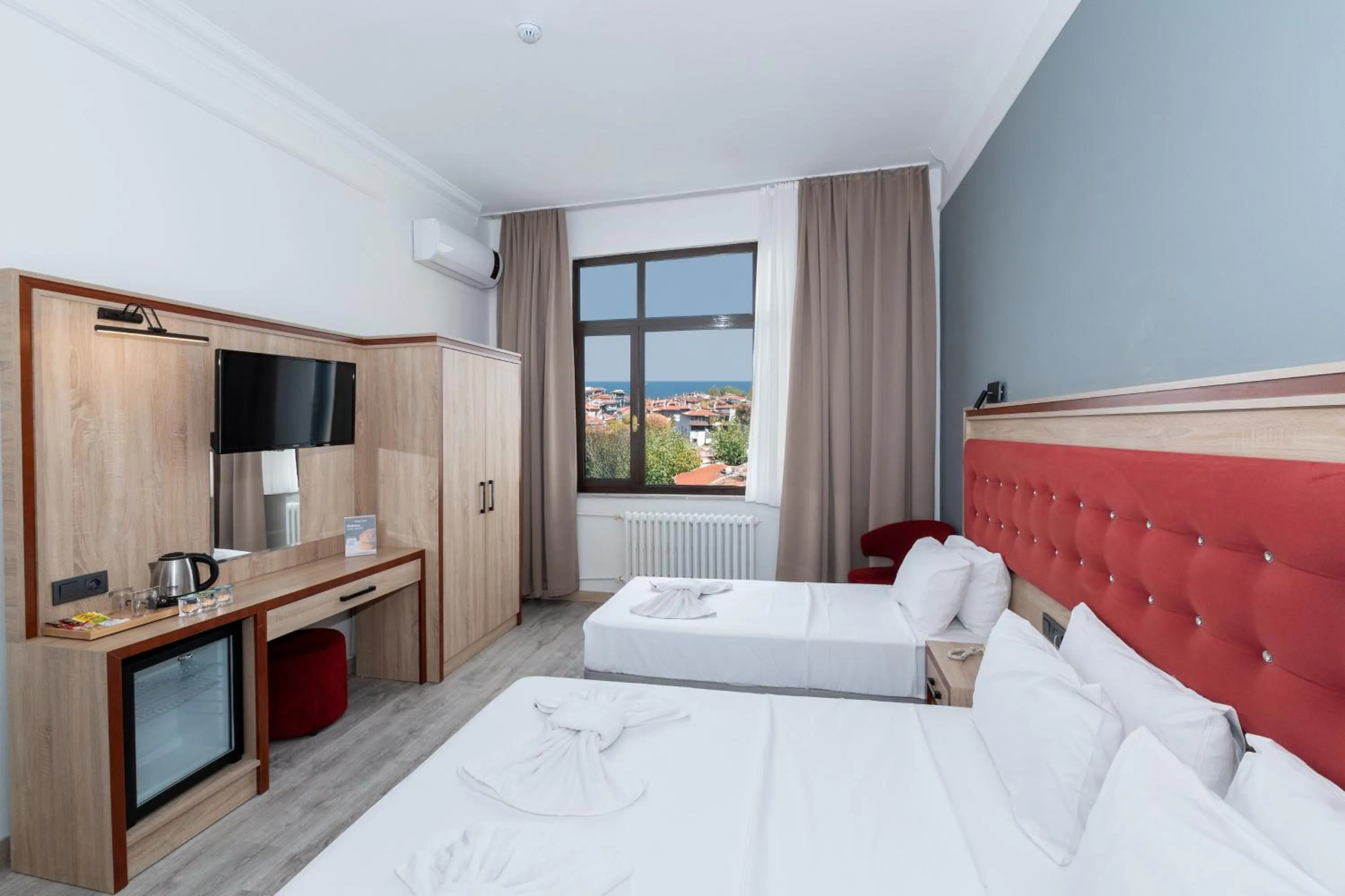 Superior Triple Room with Sea View in Olimpic Hotel
