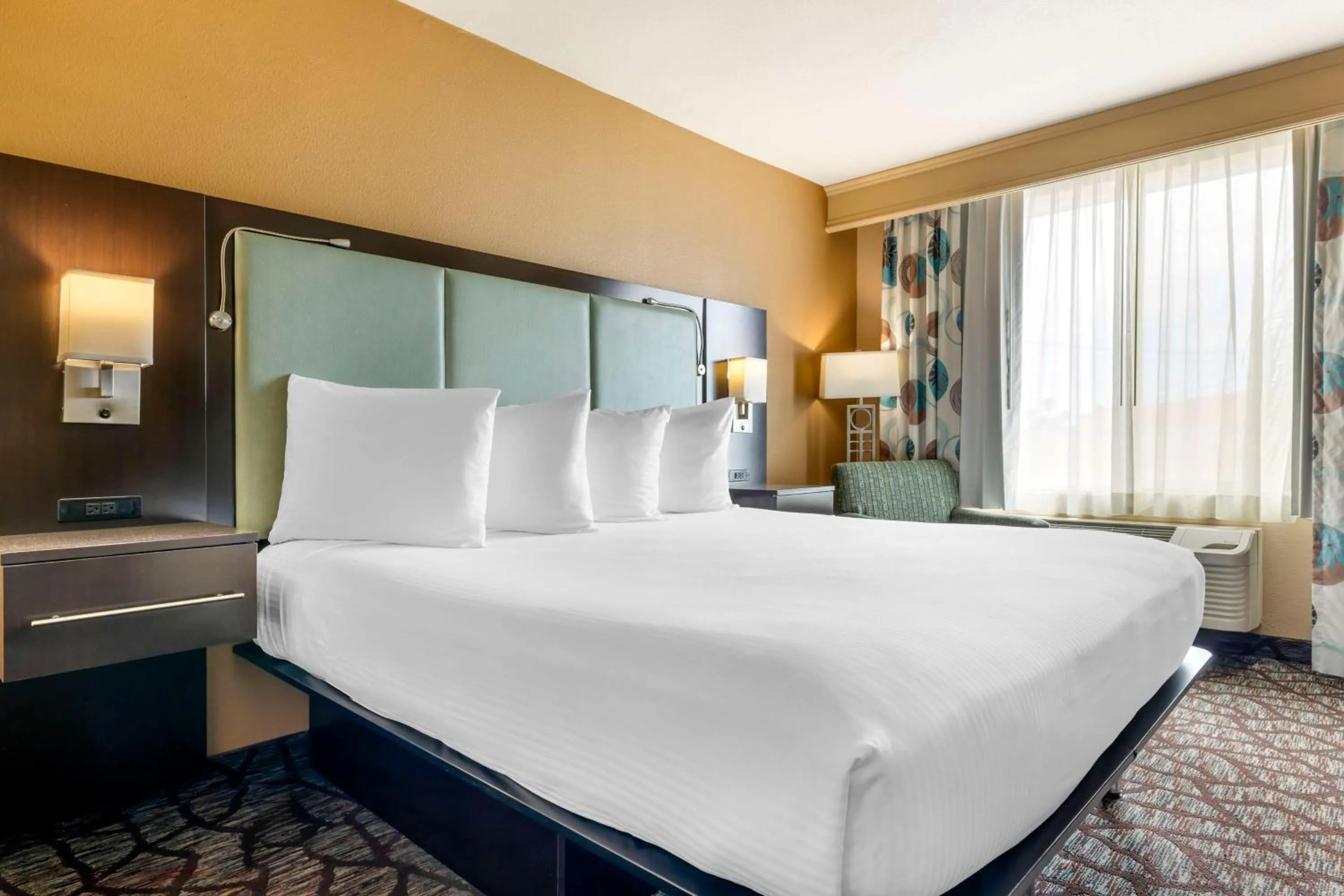 King Room with Sofa Bed - Non-Smoking in Best Western Plus Oceanside Palms