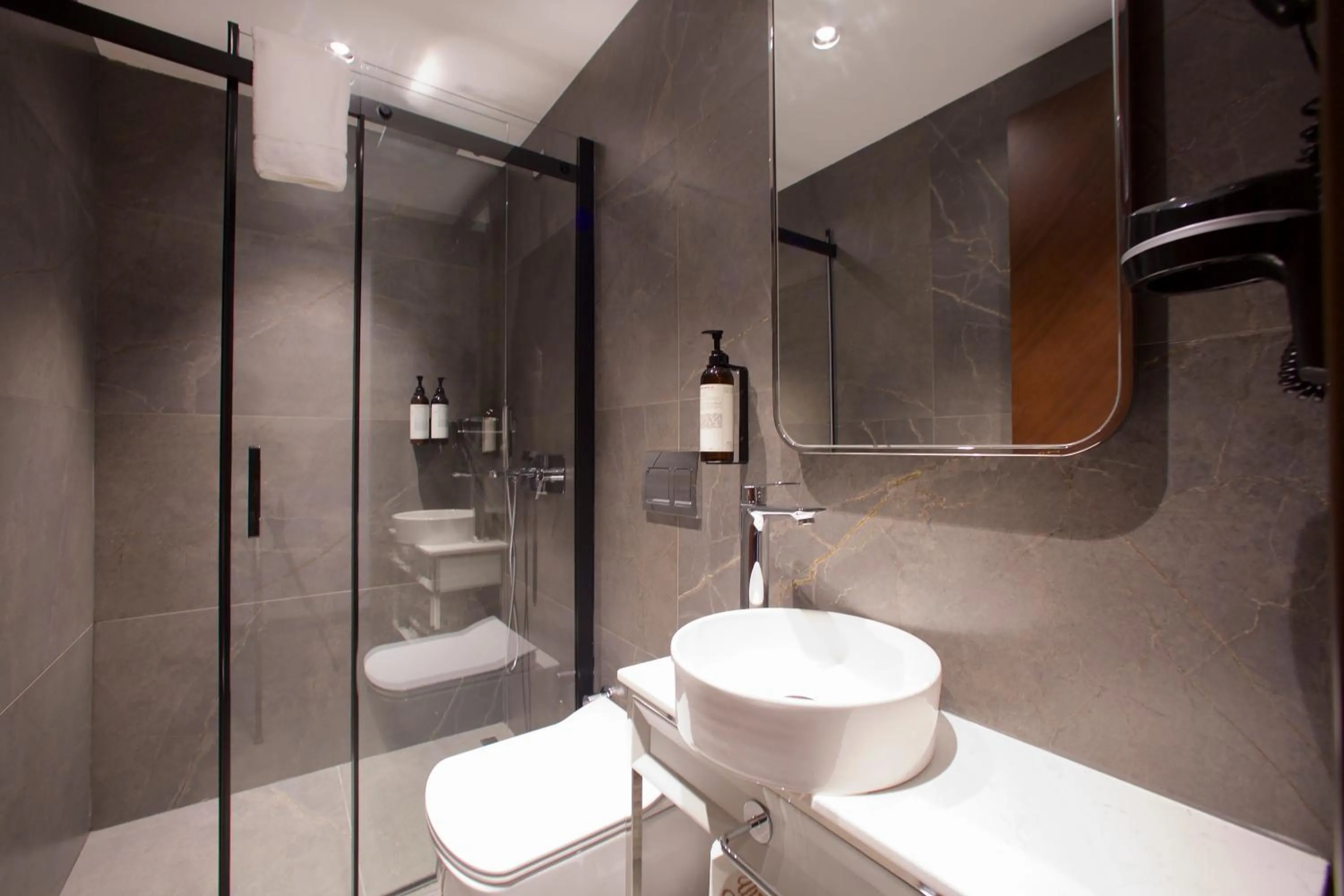 Single Room in Yusufpasa Konagi - Special Class