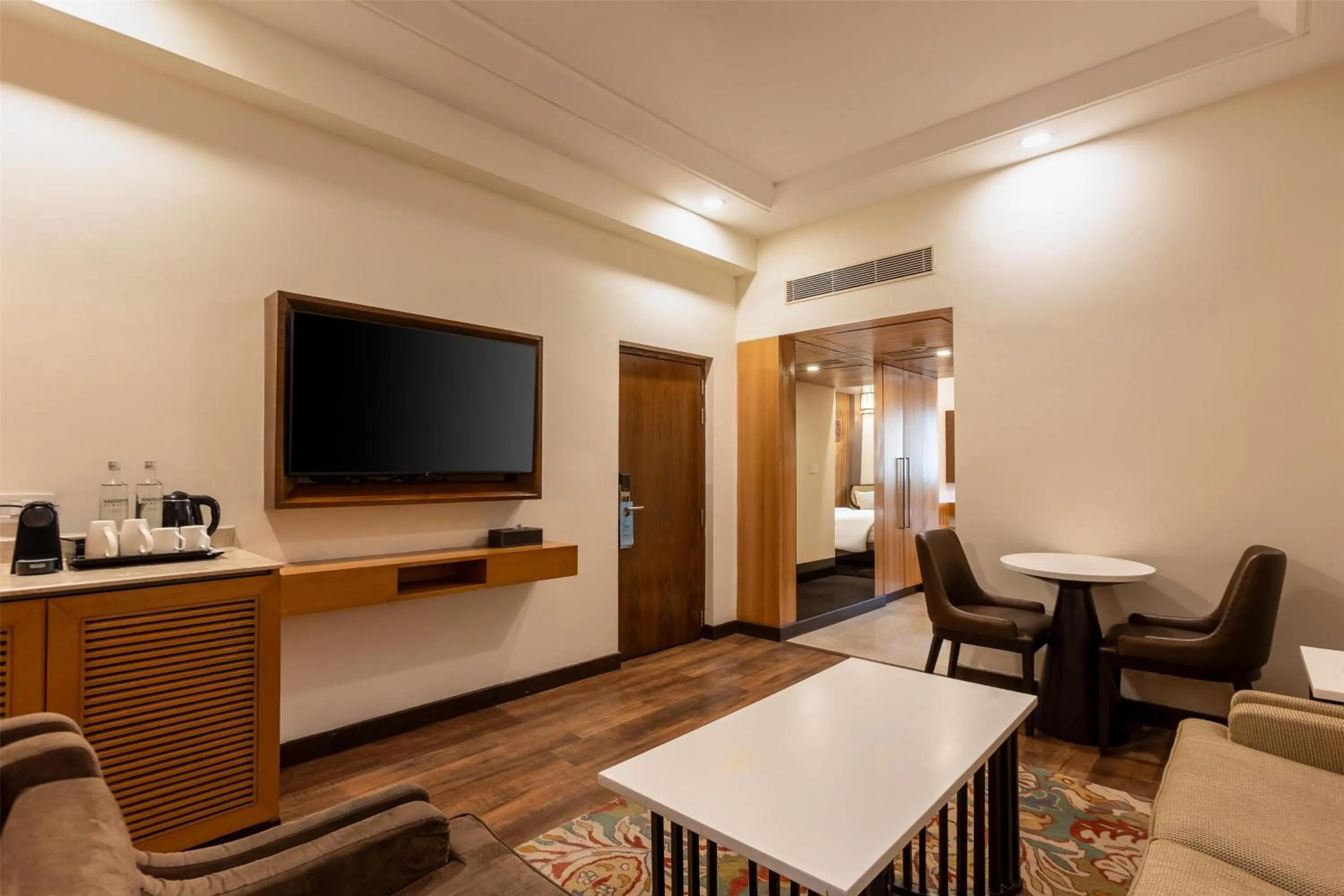 Junior Suite with 15% discount on food &amp; Soft Beverages in Radisson Srinagar