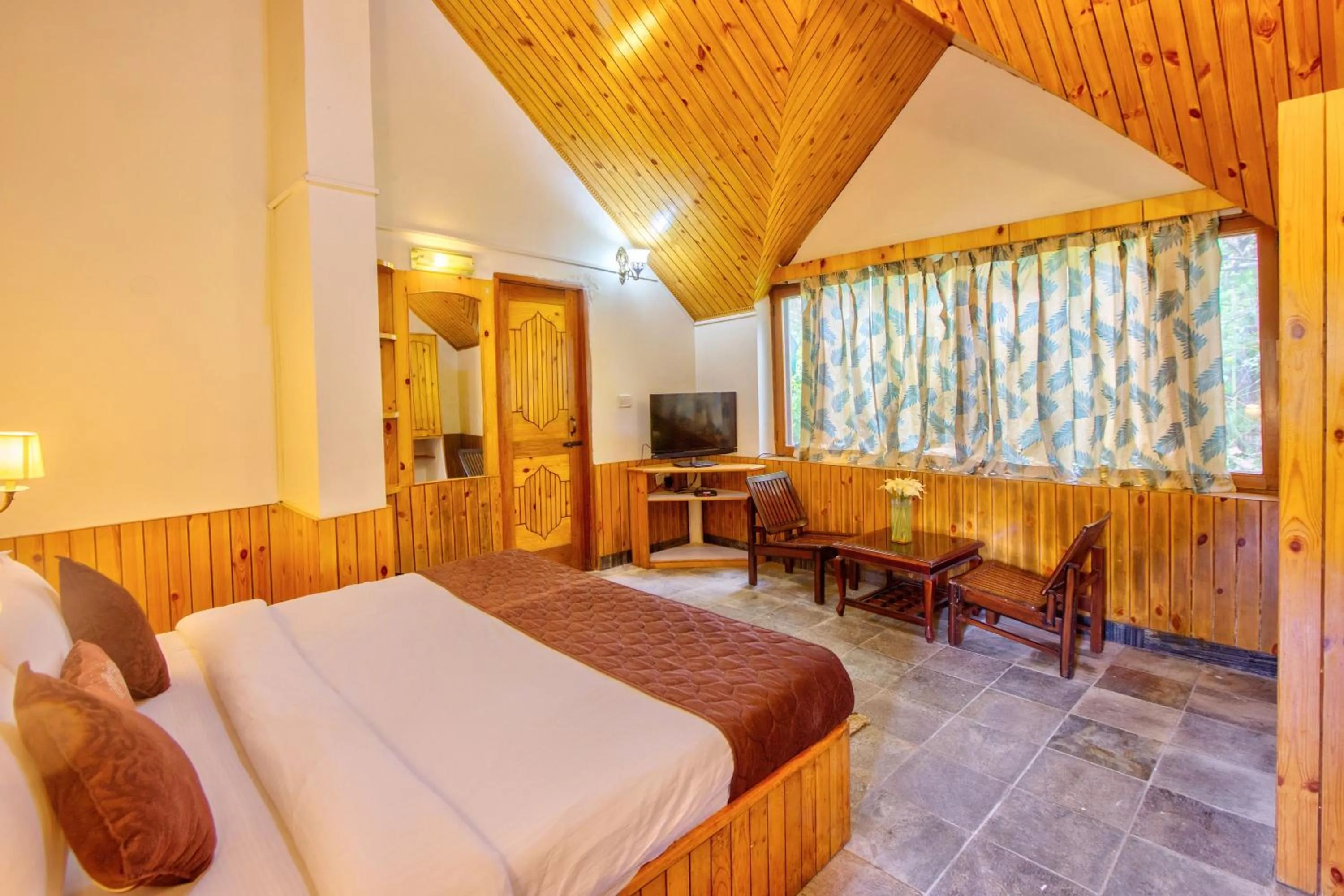 Cottage in PARADISE-The Whitehouse Cafe