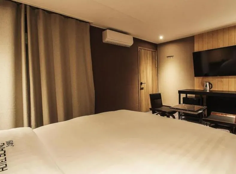 Deluxe Double Room in Gangnam Blanc