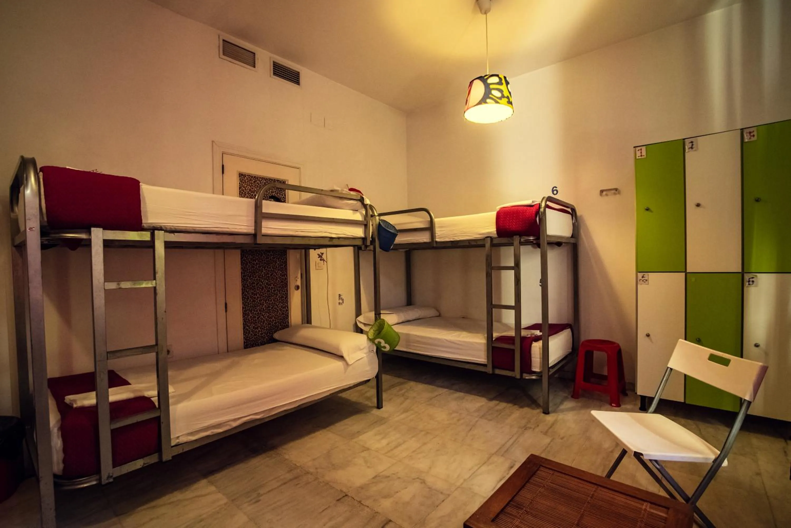 Bed in 6-Bed Mixed Dormitory in La Flamenka Hostel