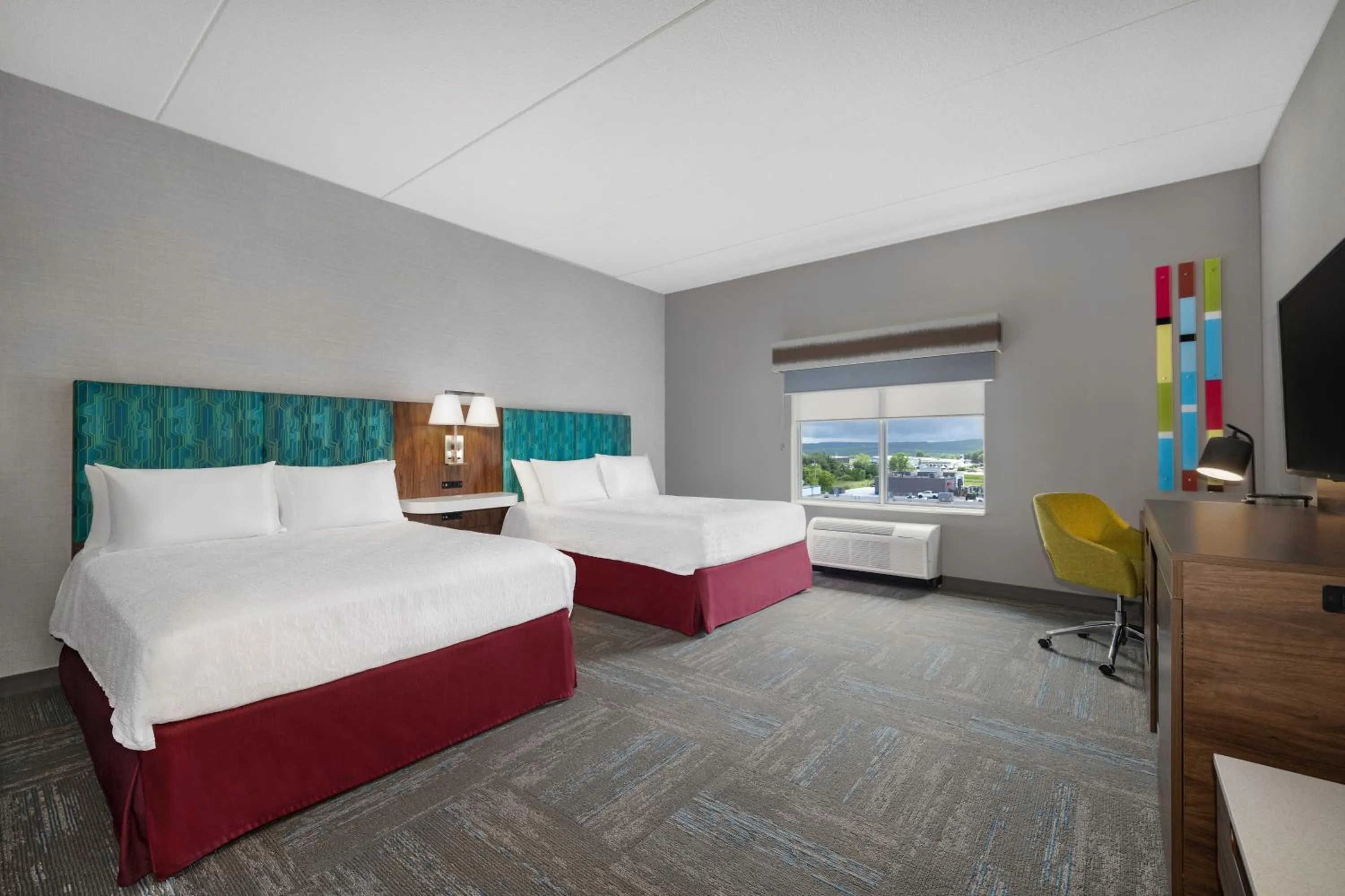 Queen Room with Two Queen Beds in Hampton Inn Midland, On