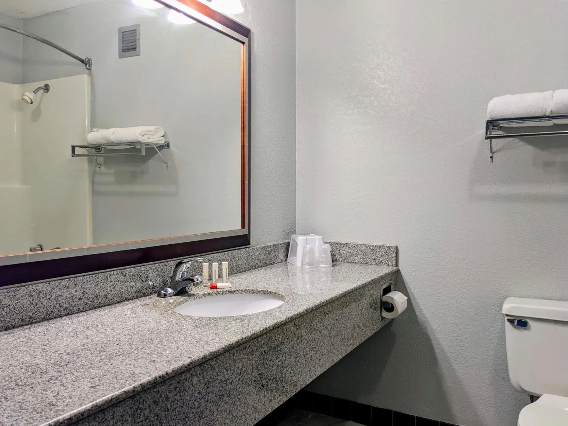 King Room - Non-Smoking in Baymont by Wyndham Hannibal