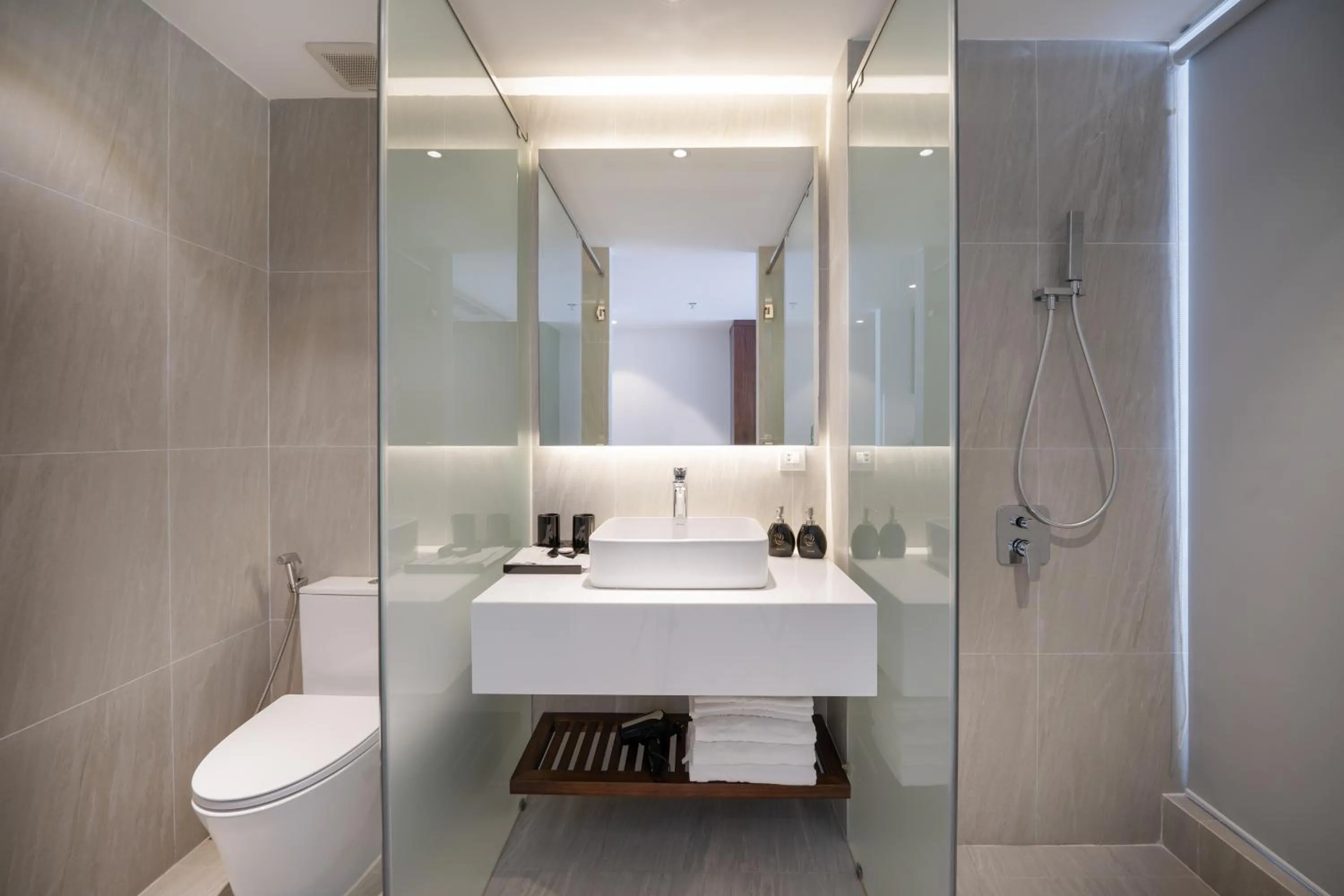 Family Room with Garden View in Duke Casa Apartment