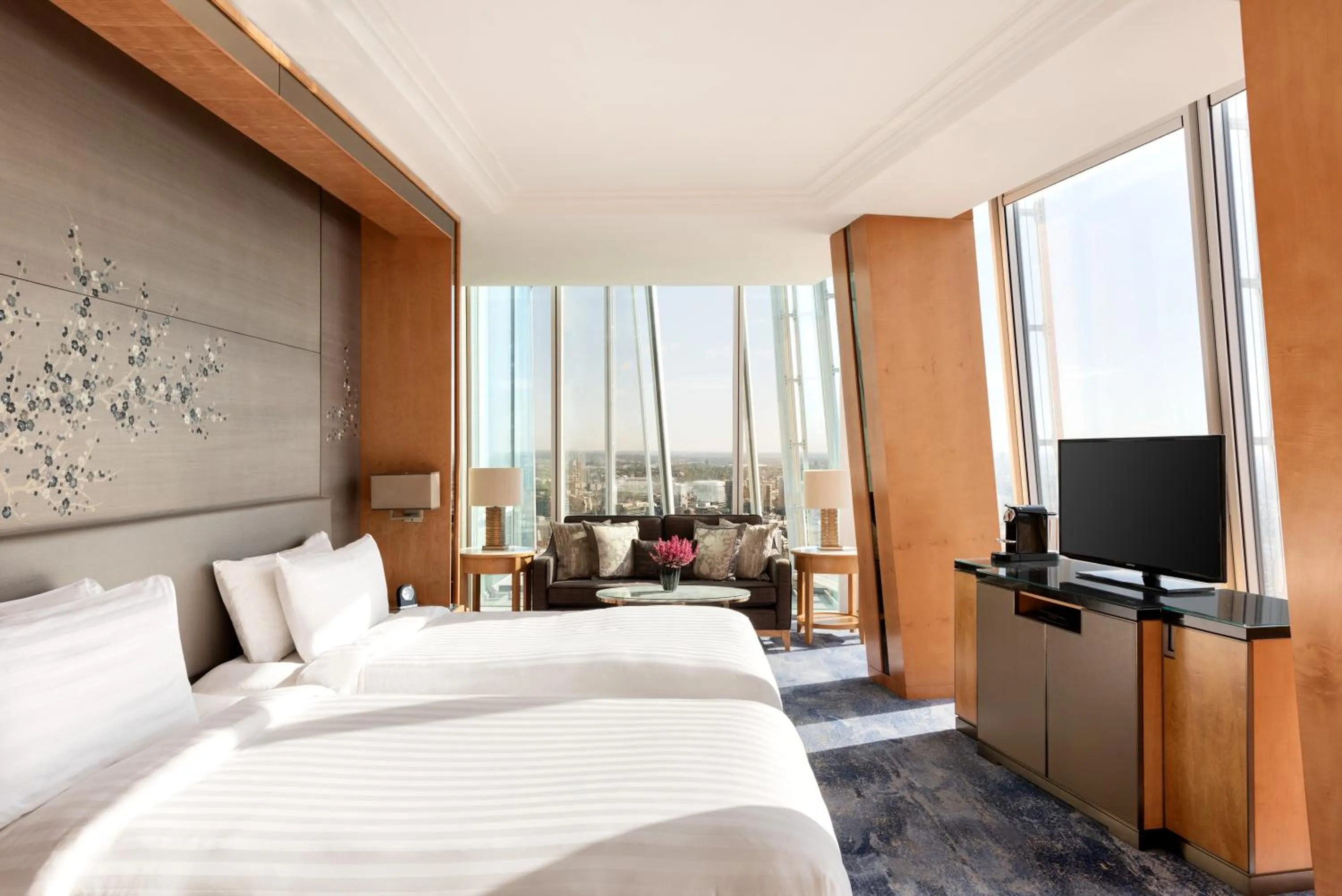 Iconic King Room With City View in Shangri-La The Shard, London