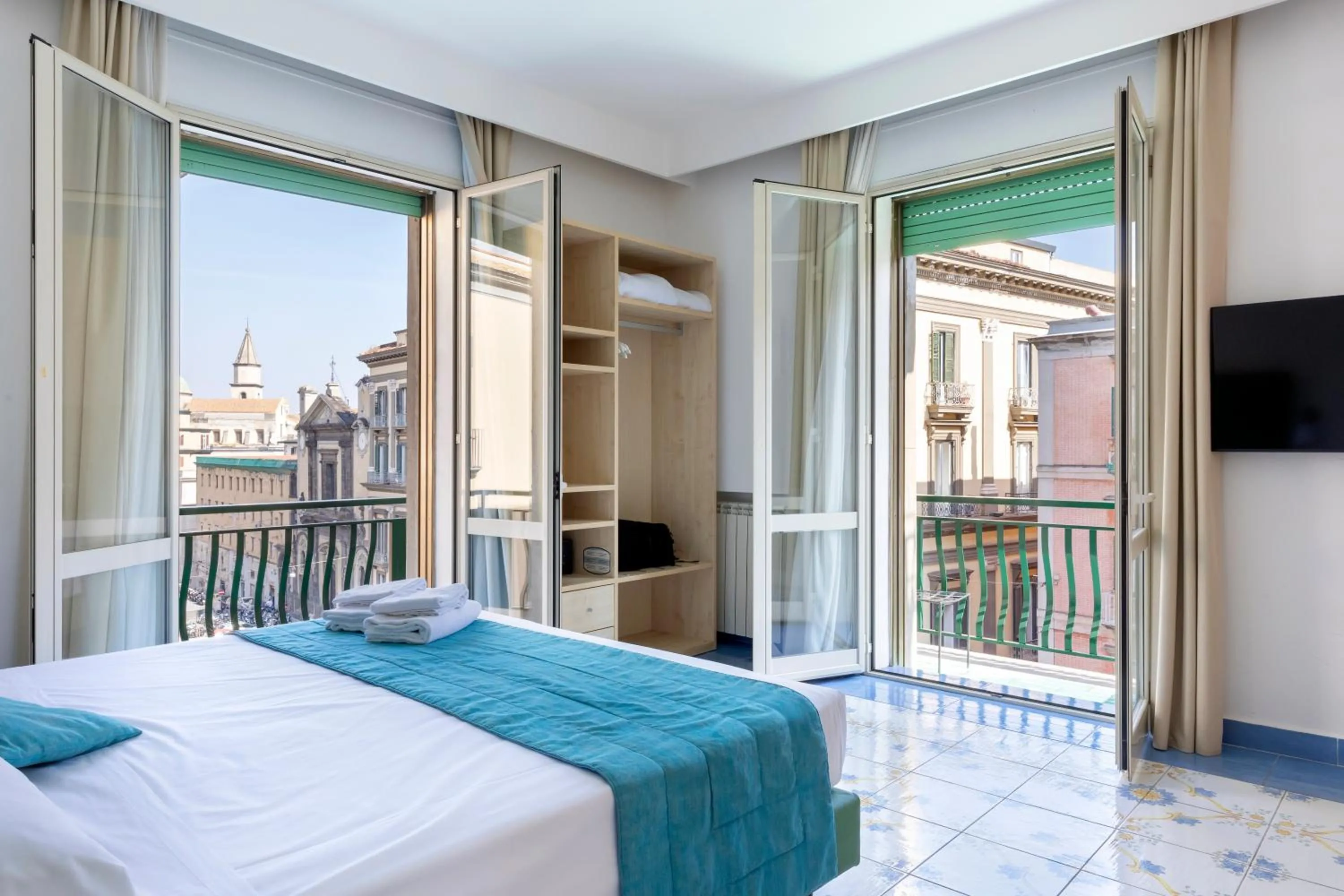 Deluxe Double or Twin Room with Balcony and City View in Napolit'amo Hotel Medina