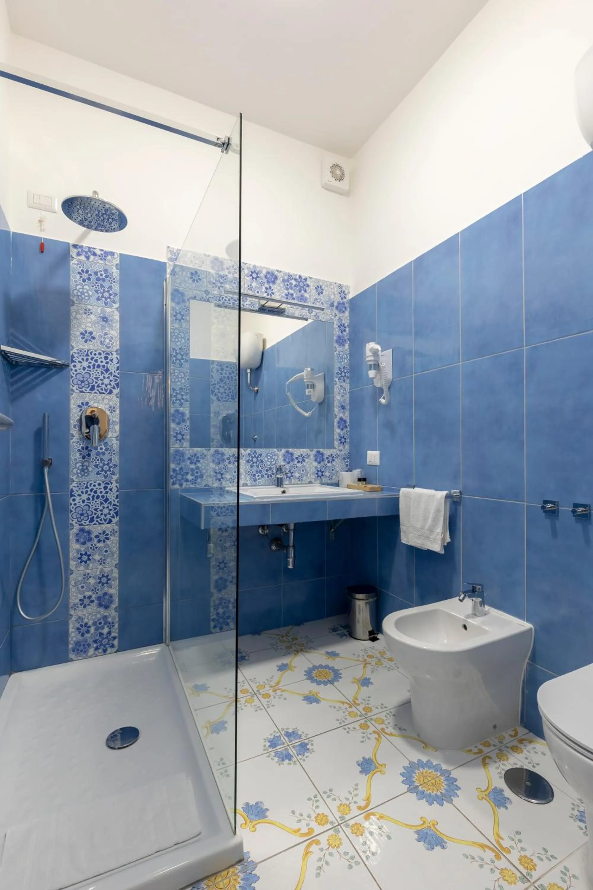 Double or Twin Room with City View in Napolit'amo Hotel Medina