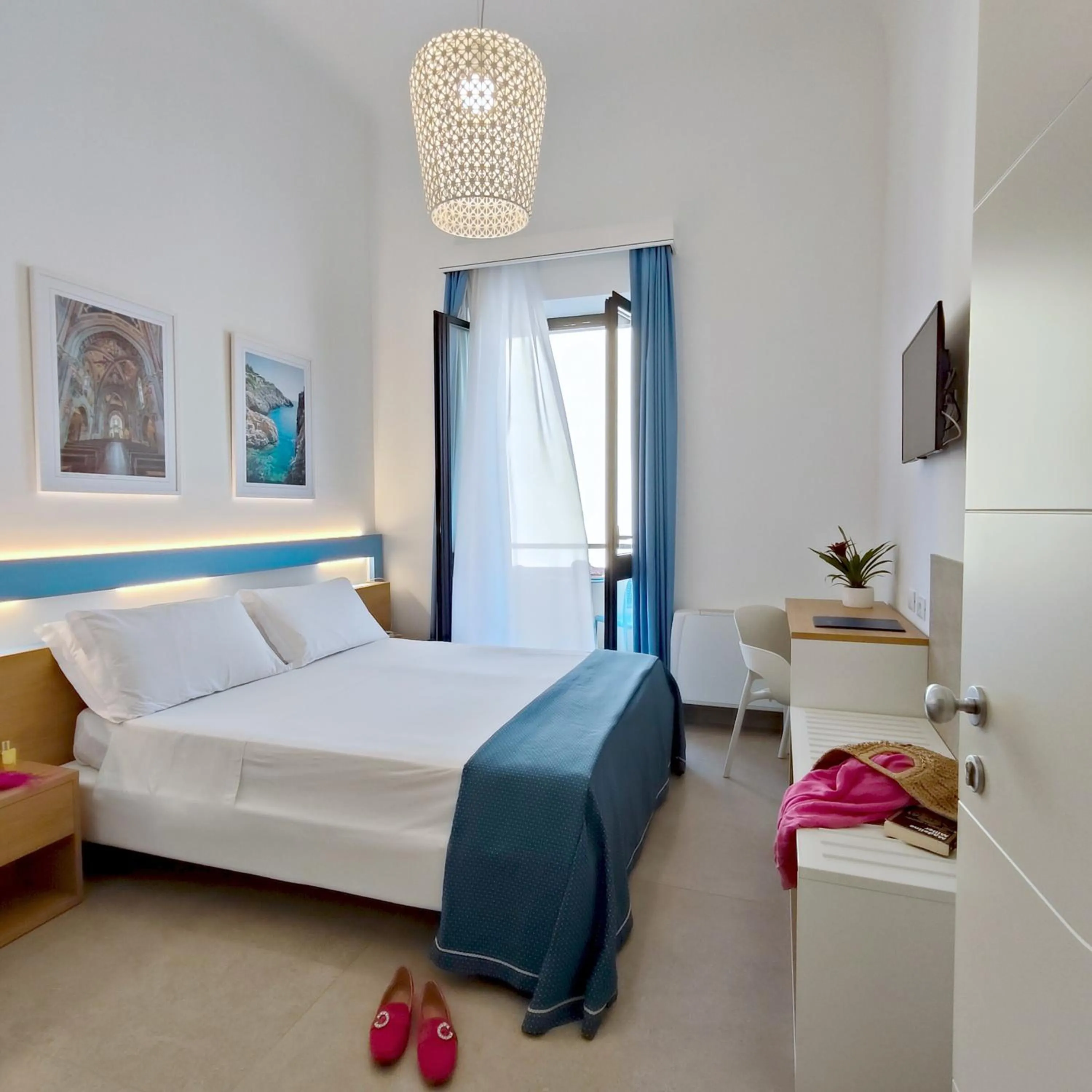 Double Room with Balcony and Lateral Sea View in Hotel Miramare