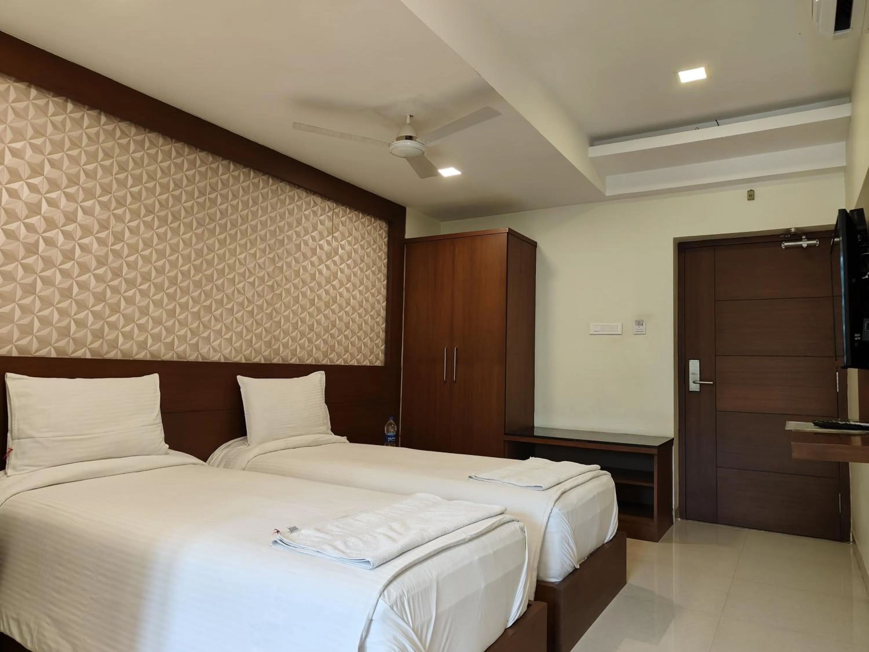 Deluxe Twin Room in A and M Rooms and Residences