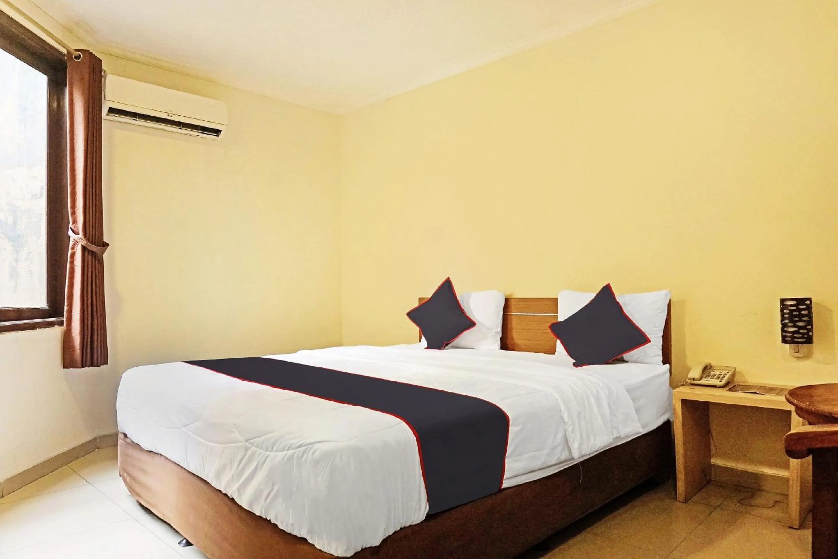 Deluxe Double Room in Collection O 91409 Hotel Fiducia Otista 153 - 157