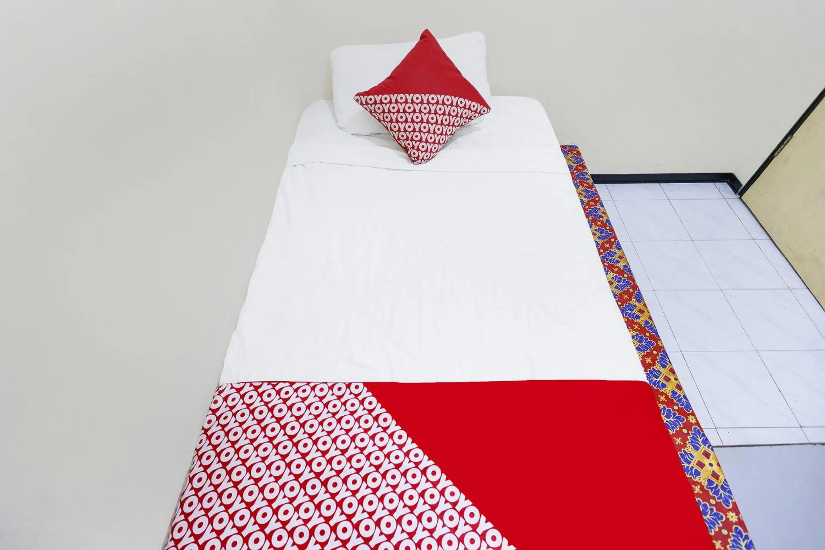 Small Single Room - single occupancy in Hotel O Ringin Pitu 2 SyariahNearAnugrah Sinar Lautan