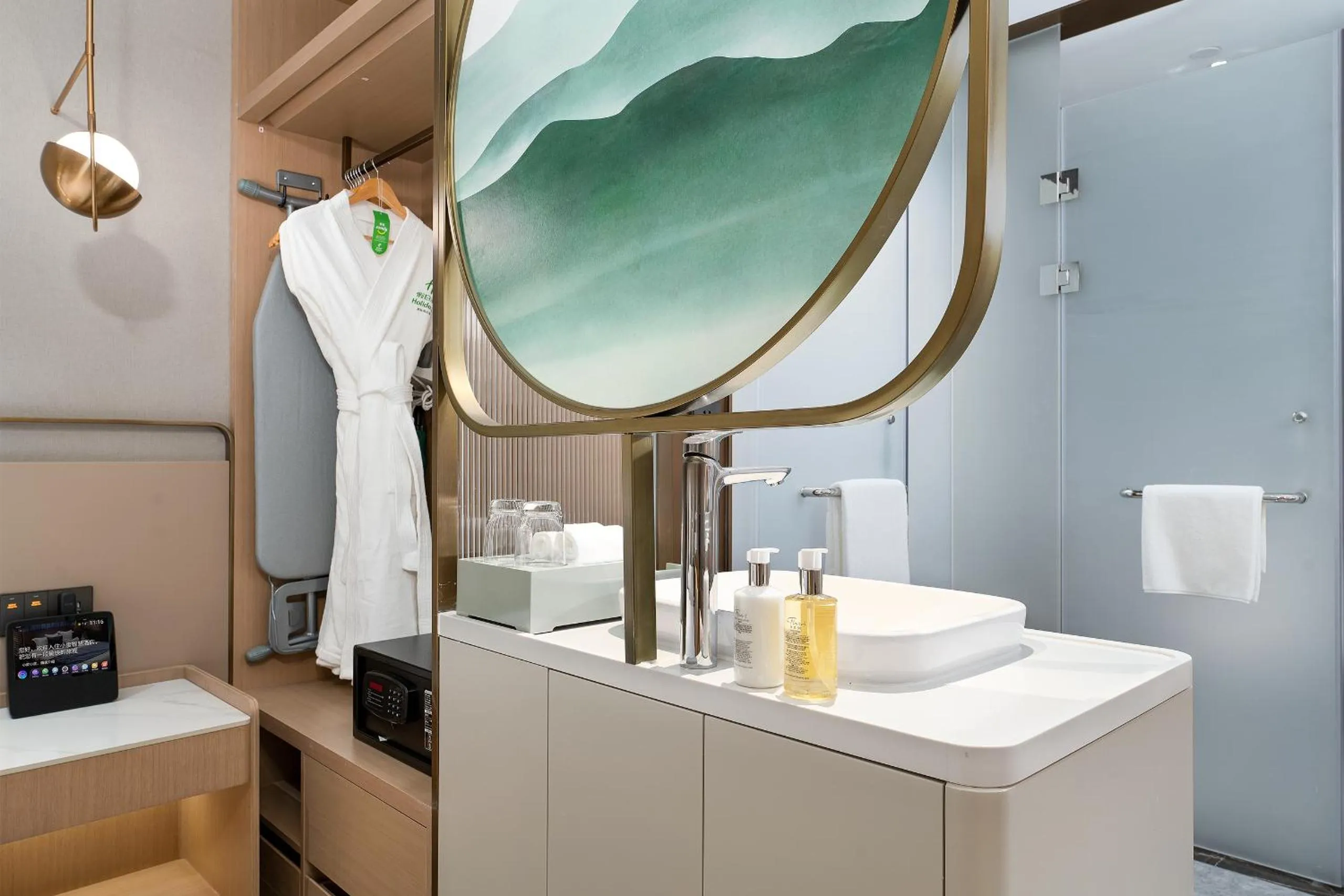 Standard Twin Room with River View in Holiday Inn Changsha Malanshan by IHG